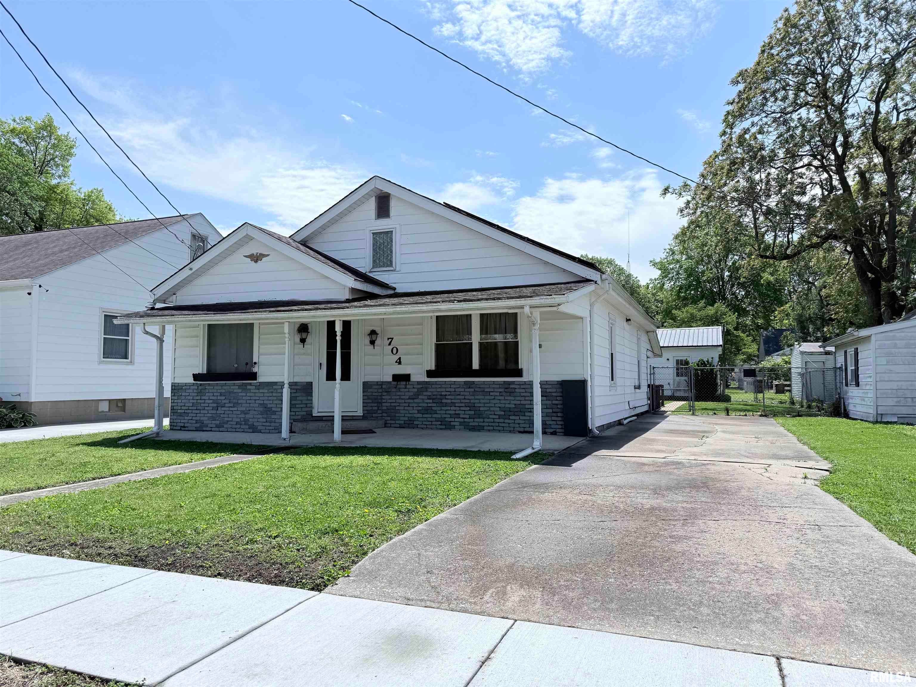 704 E Elm Street — photo