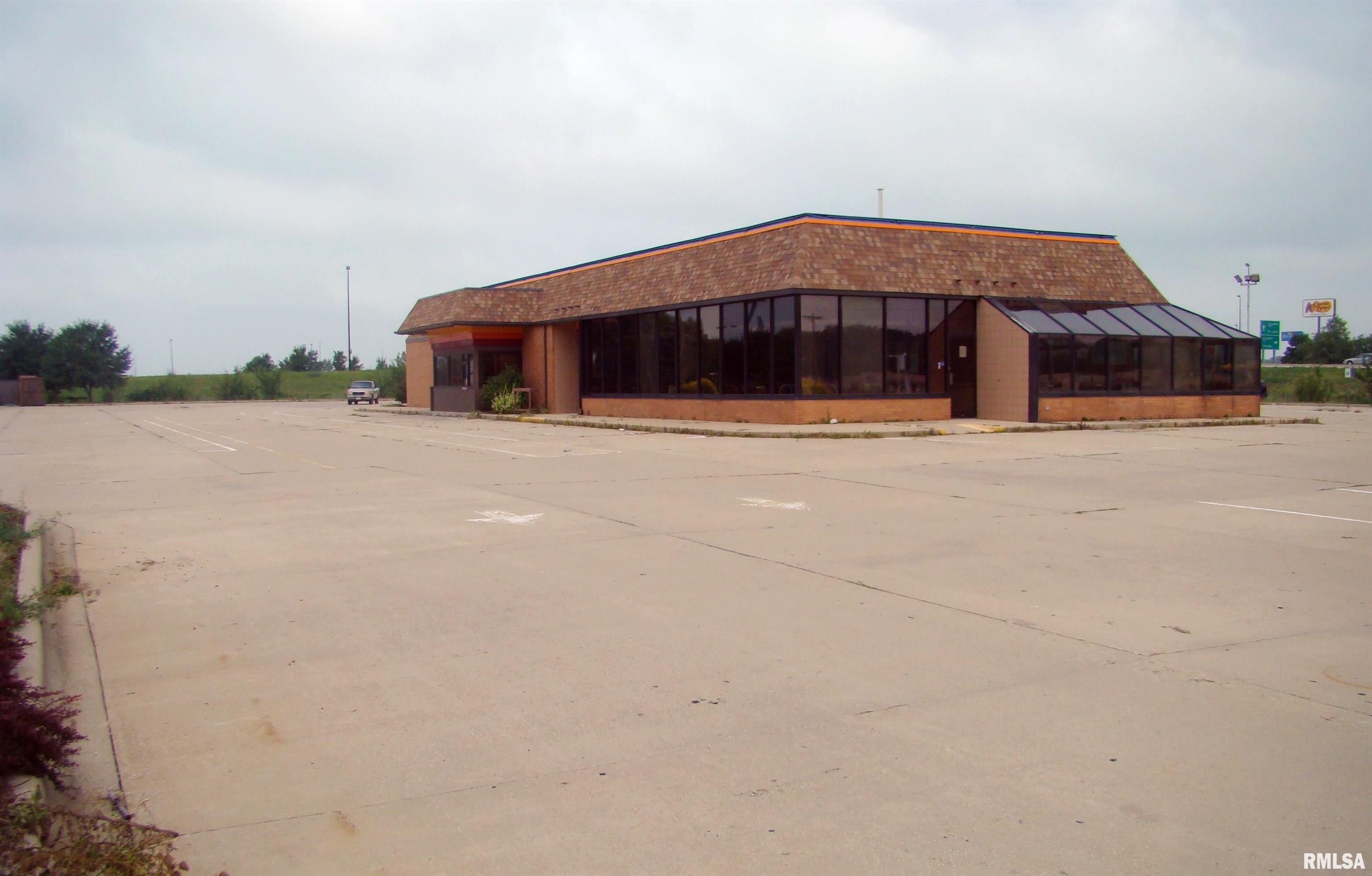 6001 S 6th Street Frontage Road — photo