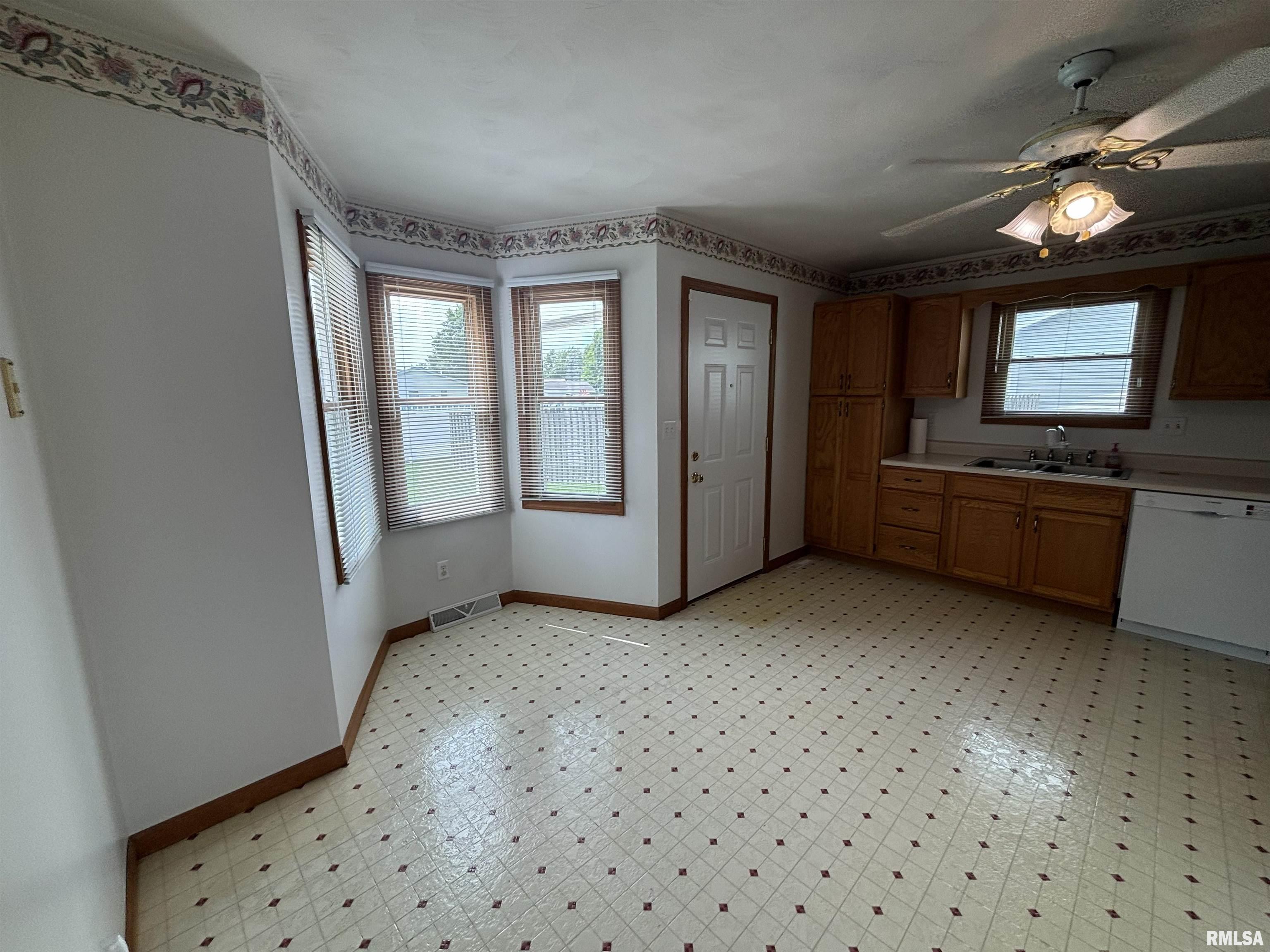 2905 rend dr, SPRINGFIELD IL 62707 — photo 3