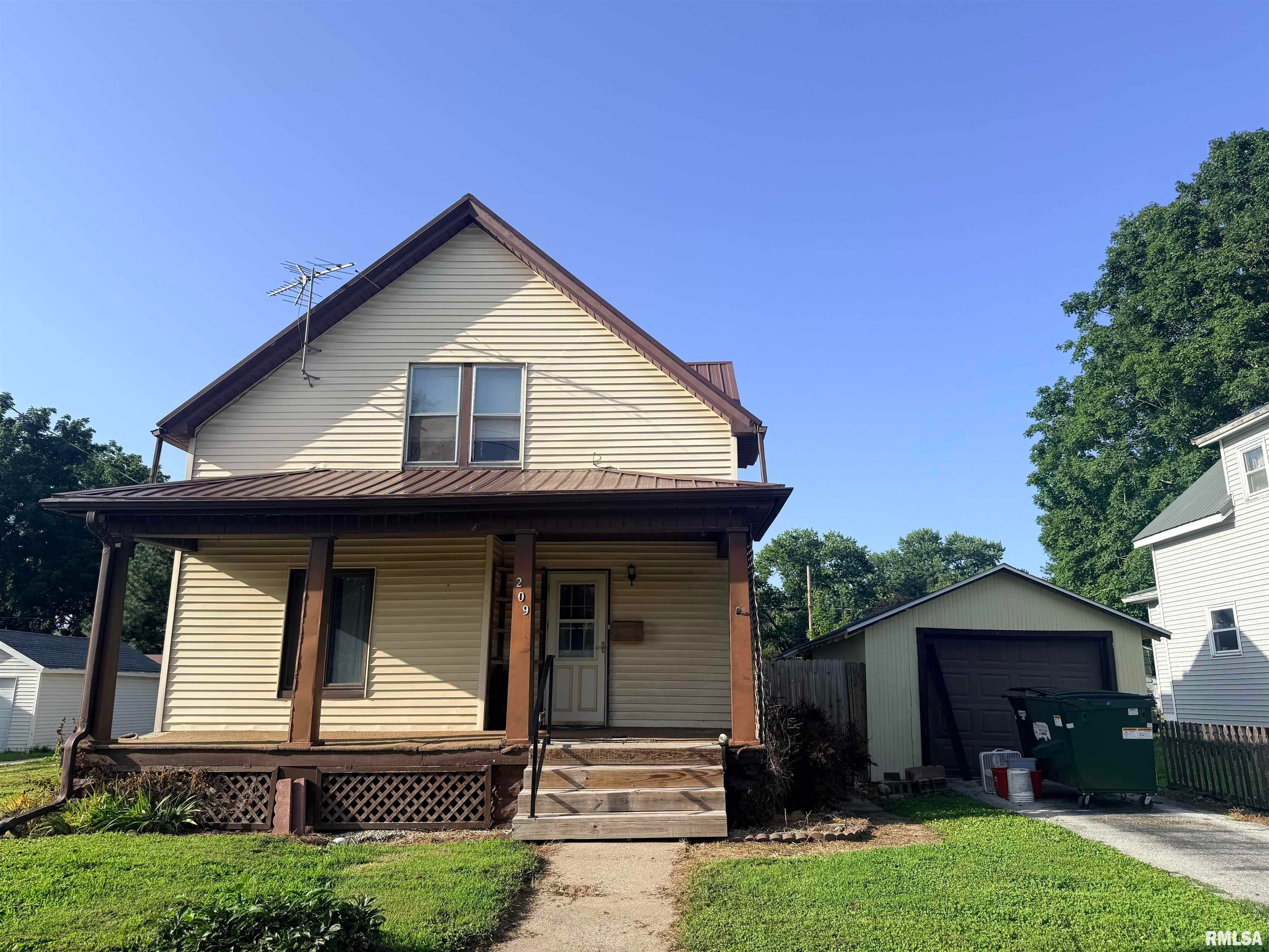 209 W Chestnut Street — photo