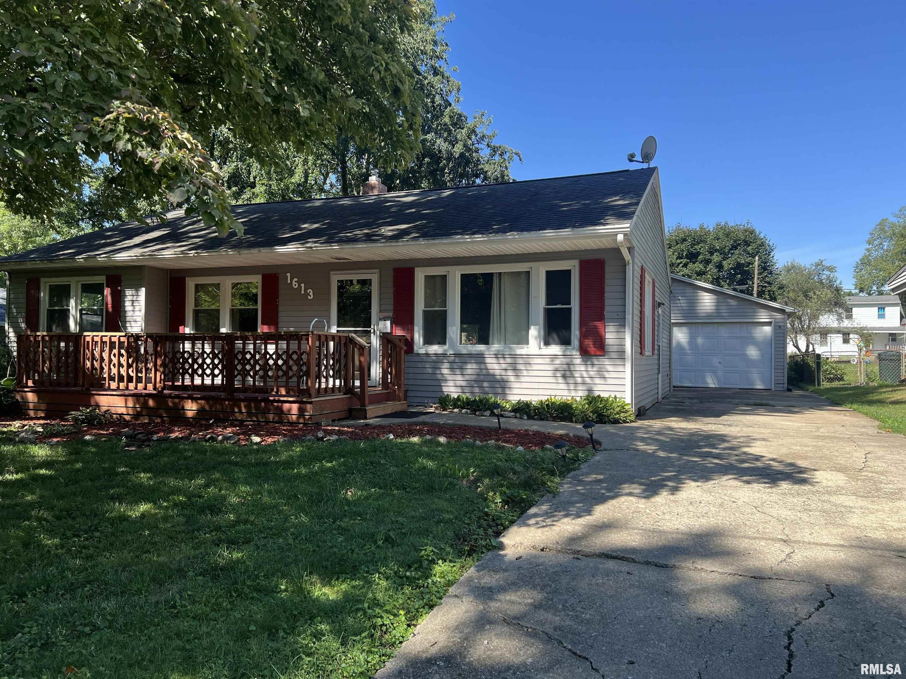 1613 Elmwood Street — photo