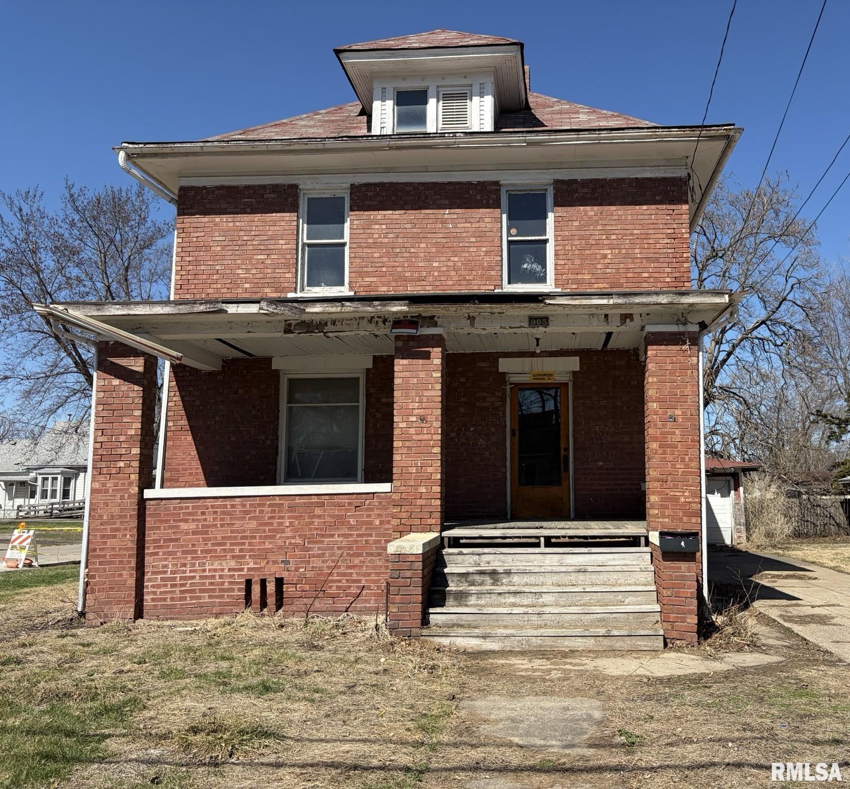 905 E South Street — photo