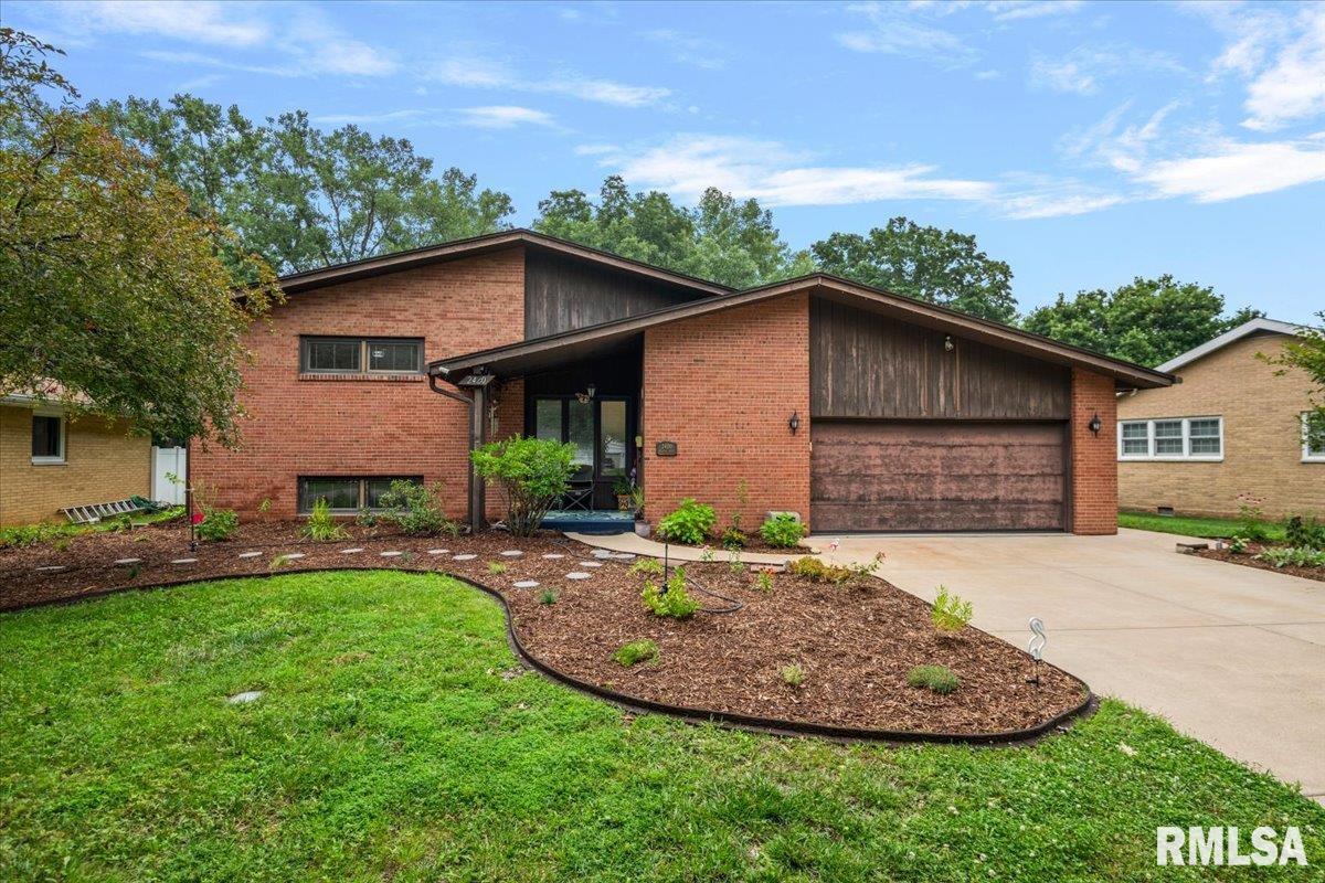 2400 Cahokia Drive — photo