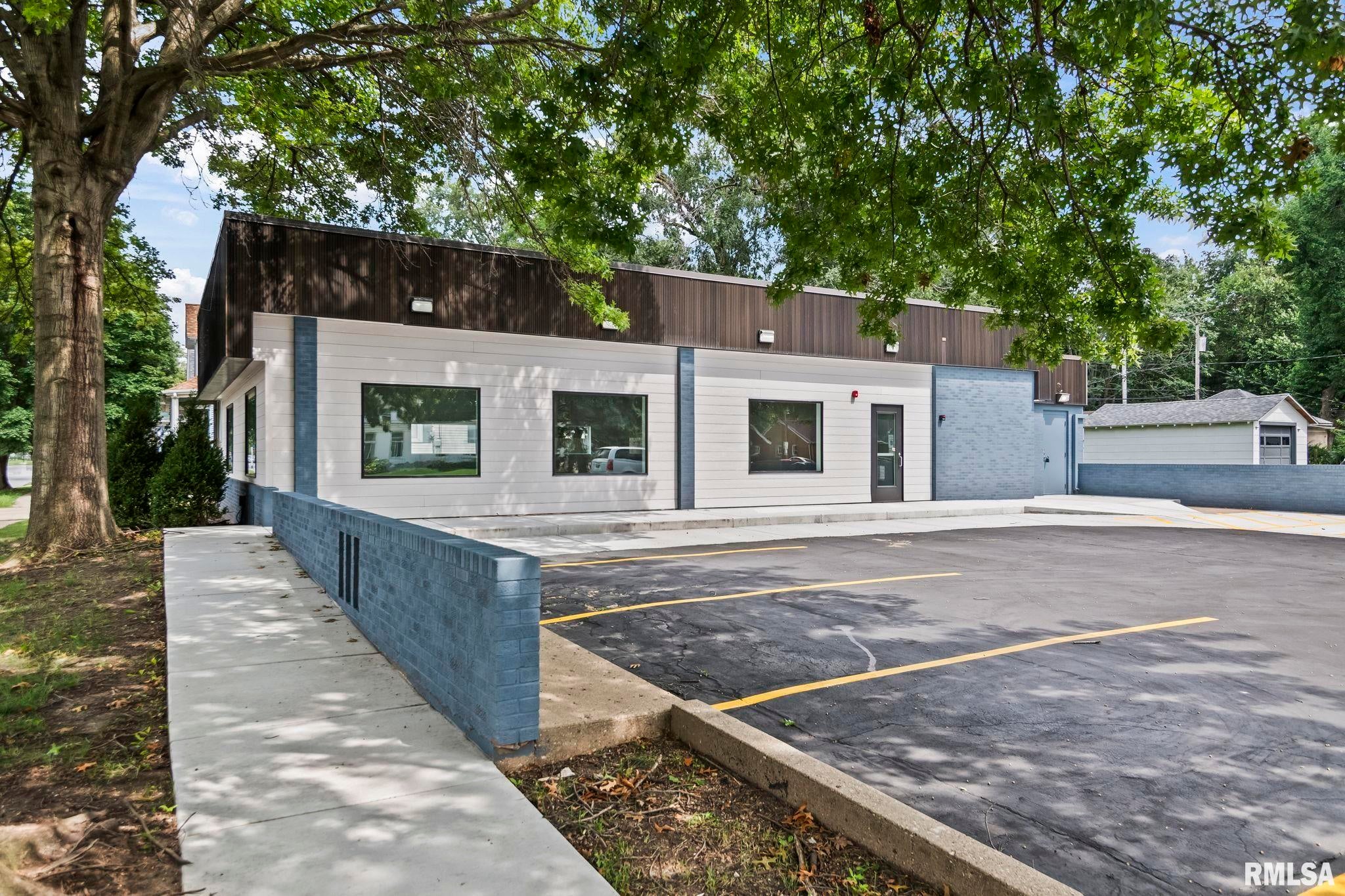 720 W South Grand Avenue — photo
