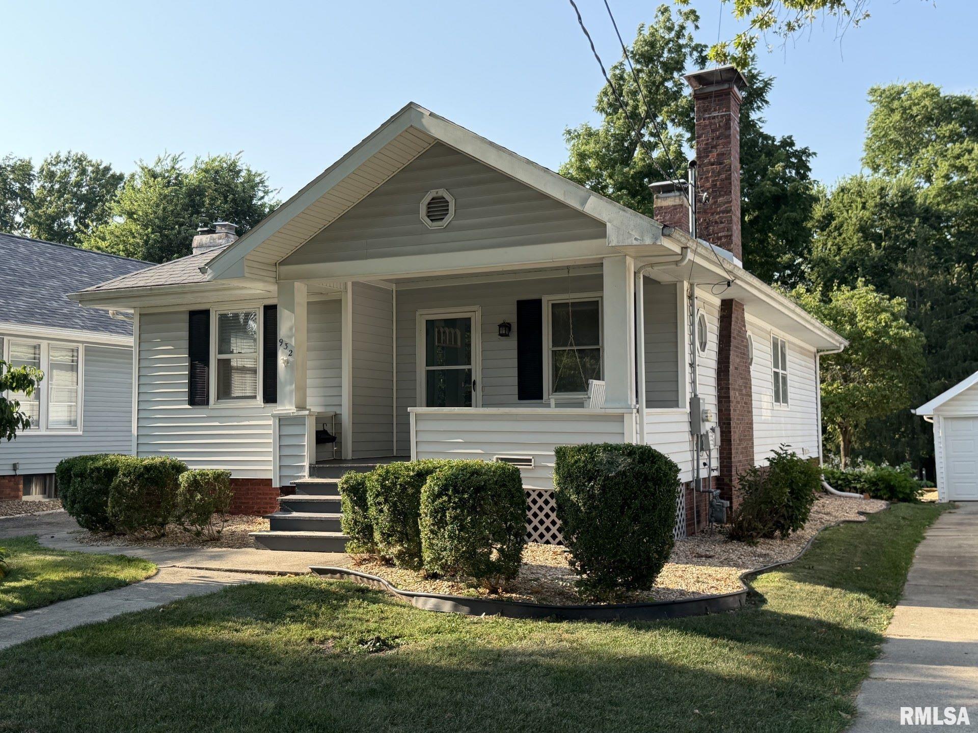 932 W Douglas Avenue — photo