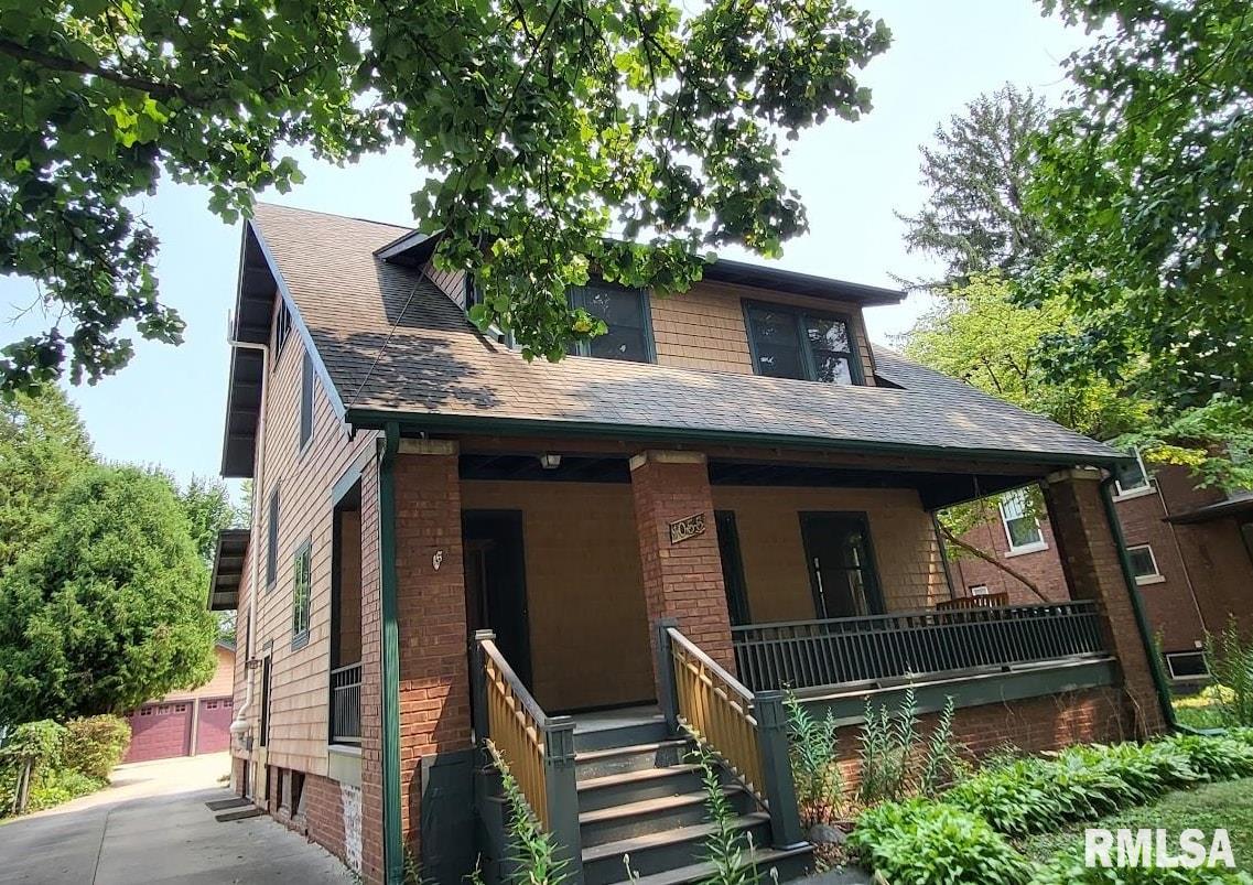 1055 N Prairie Street — photo