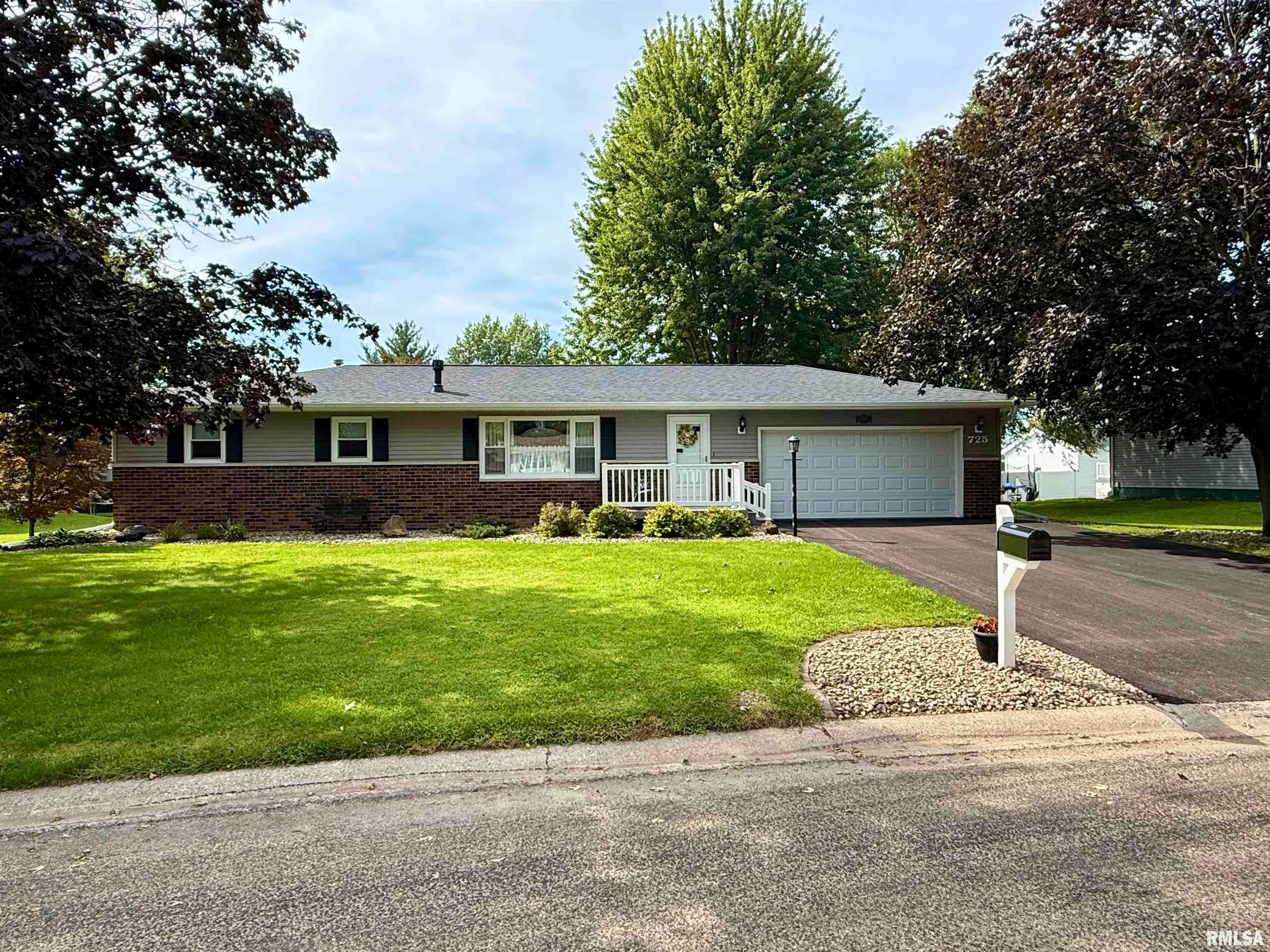 725 Pleasant Drive — photo