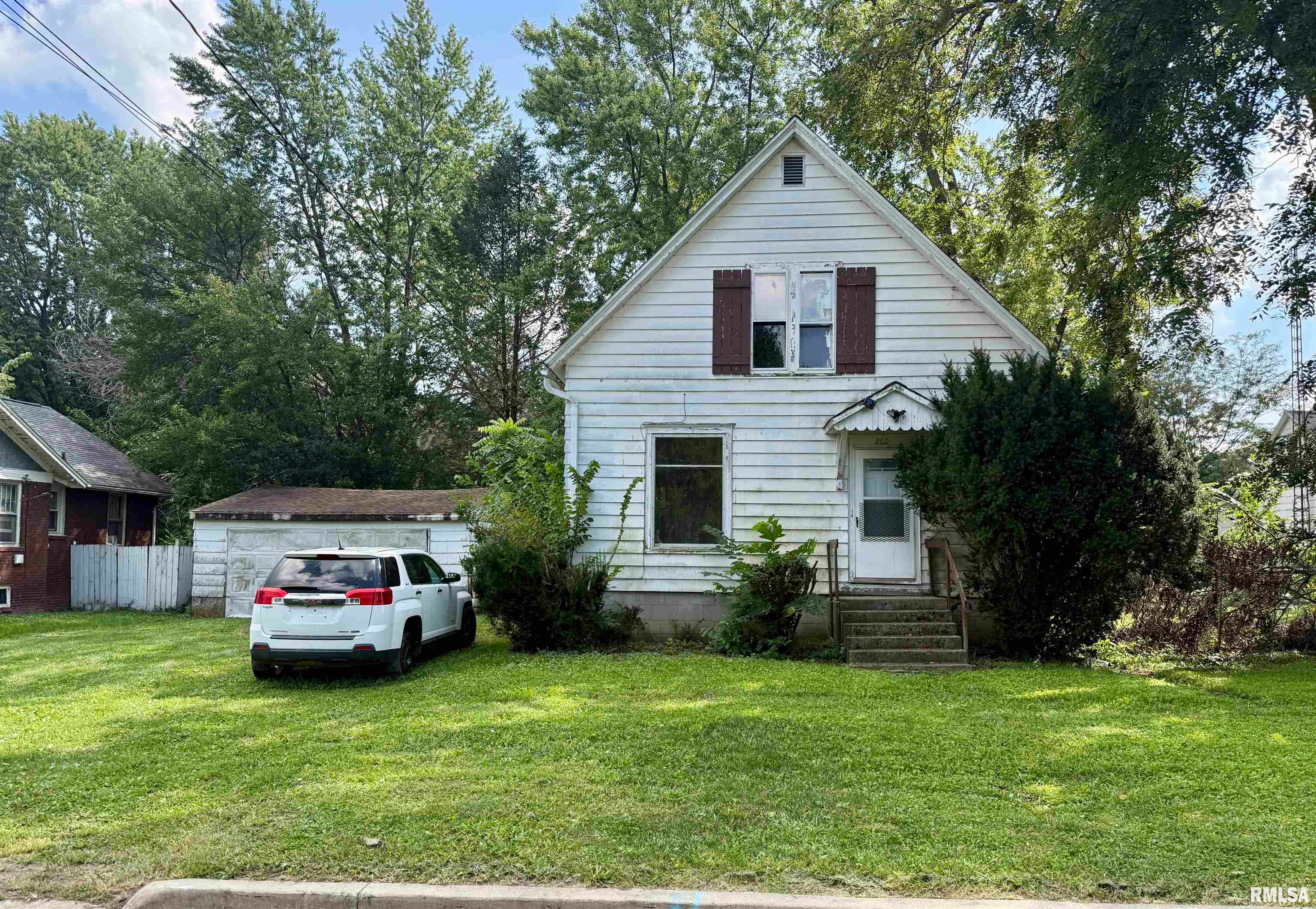 260 W 1st Street — photo