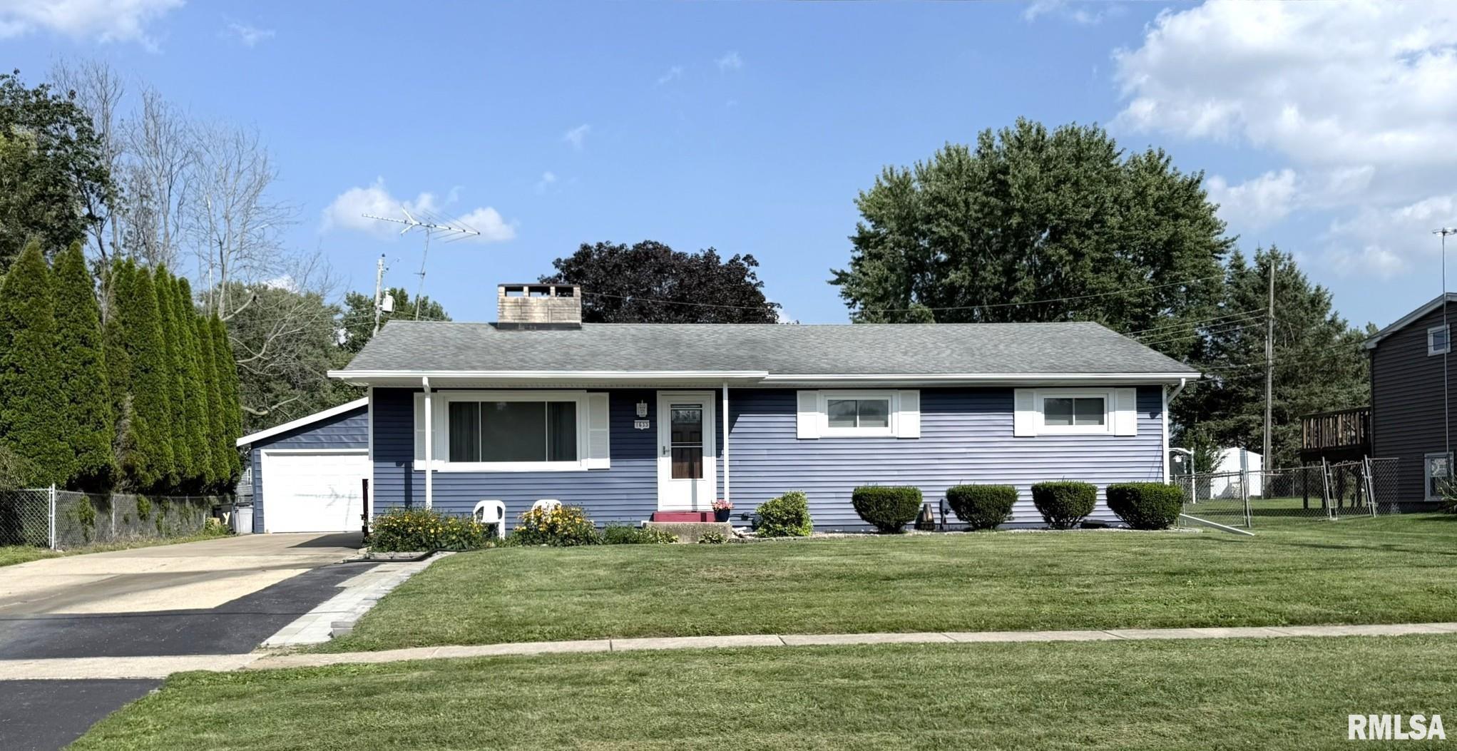 1633 N Farnham Street — photo