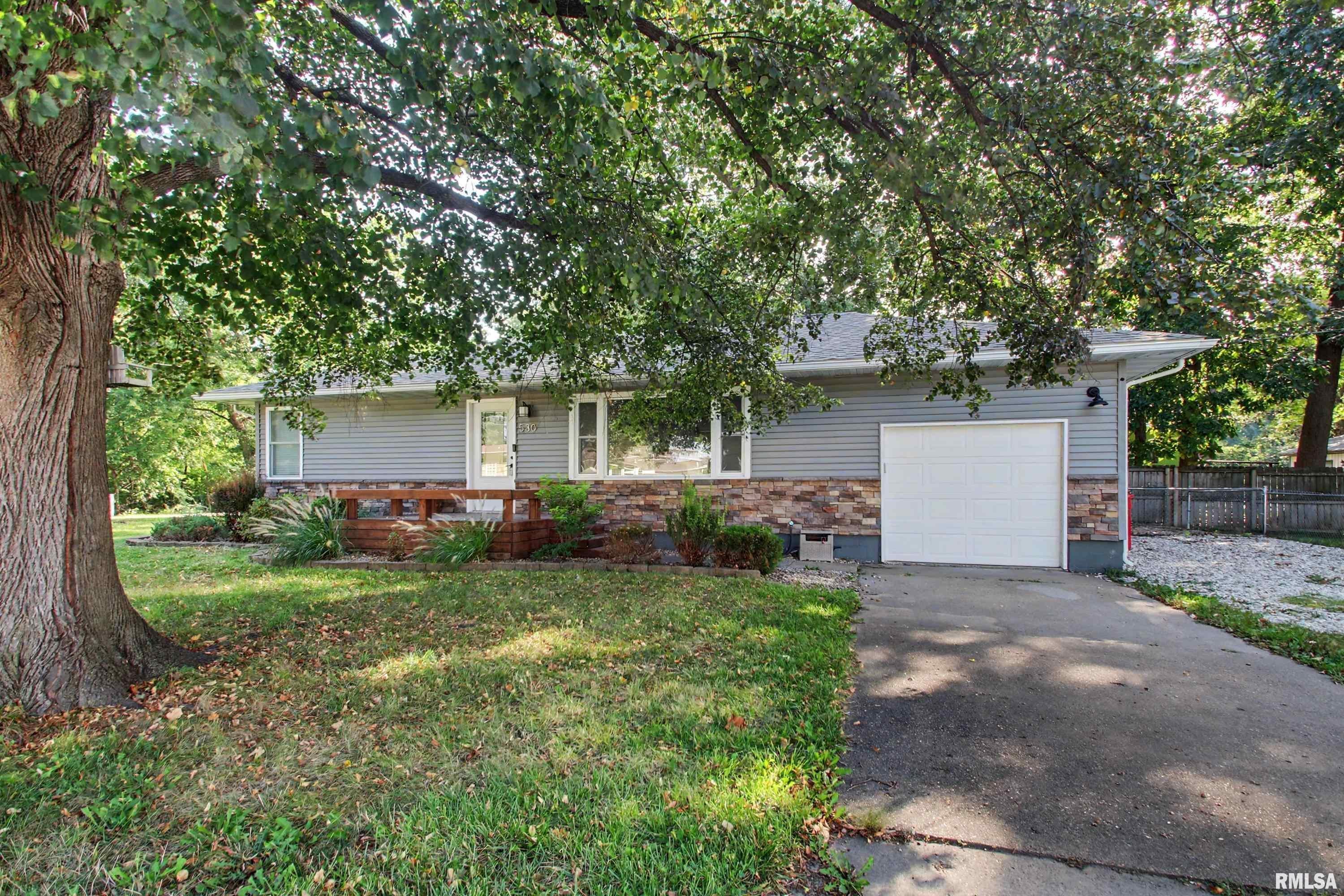 530 Hickory Grove W — photo