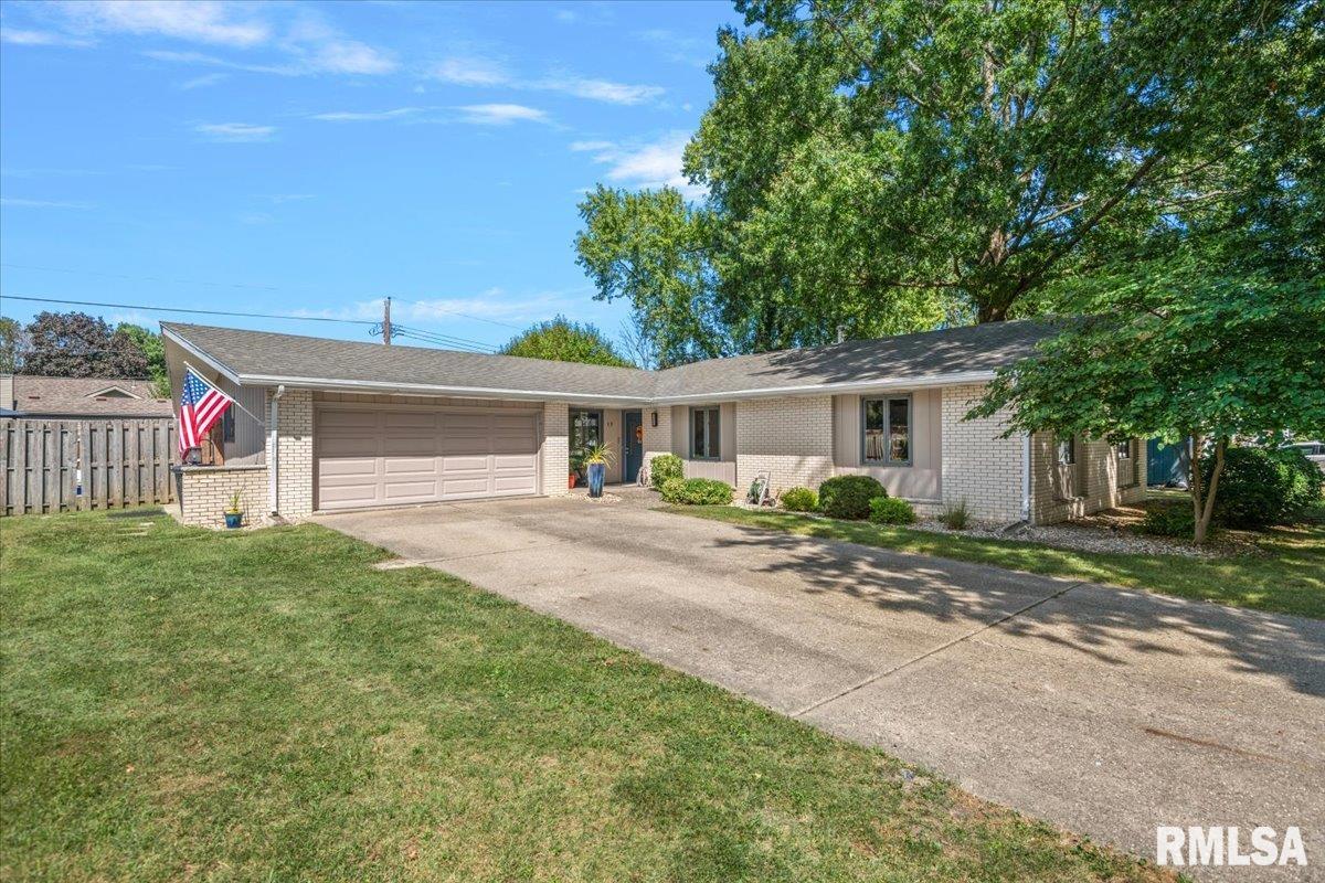 17 Iroquois Drive — photo