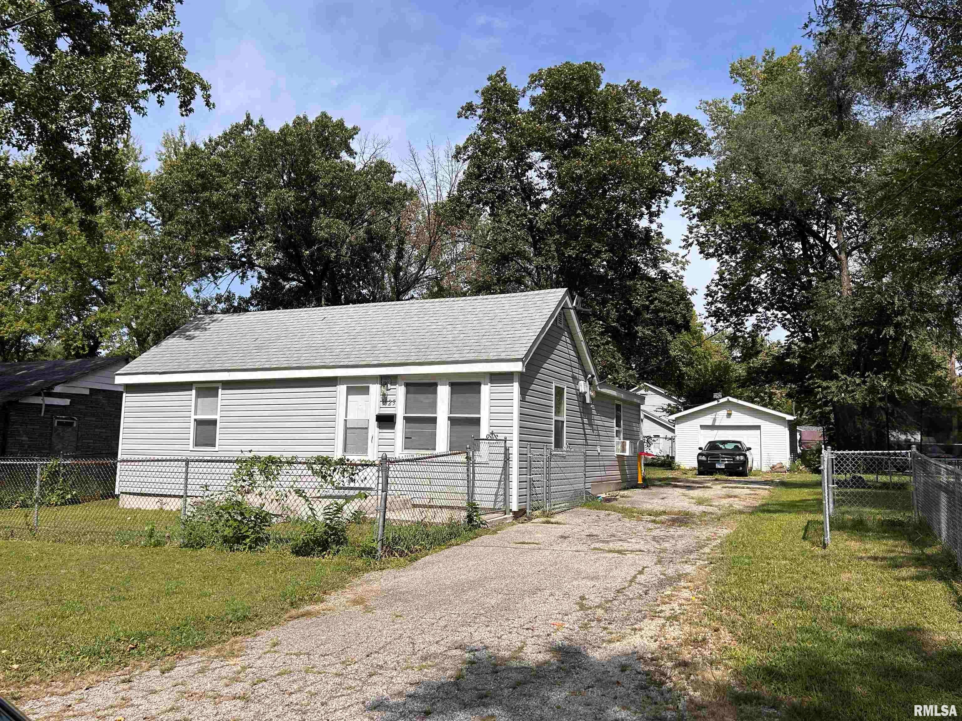 1925 E Glenn Avenue — photo