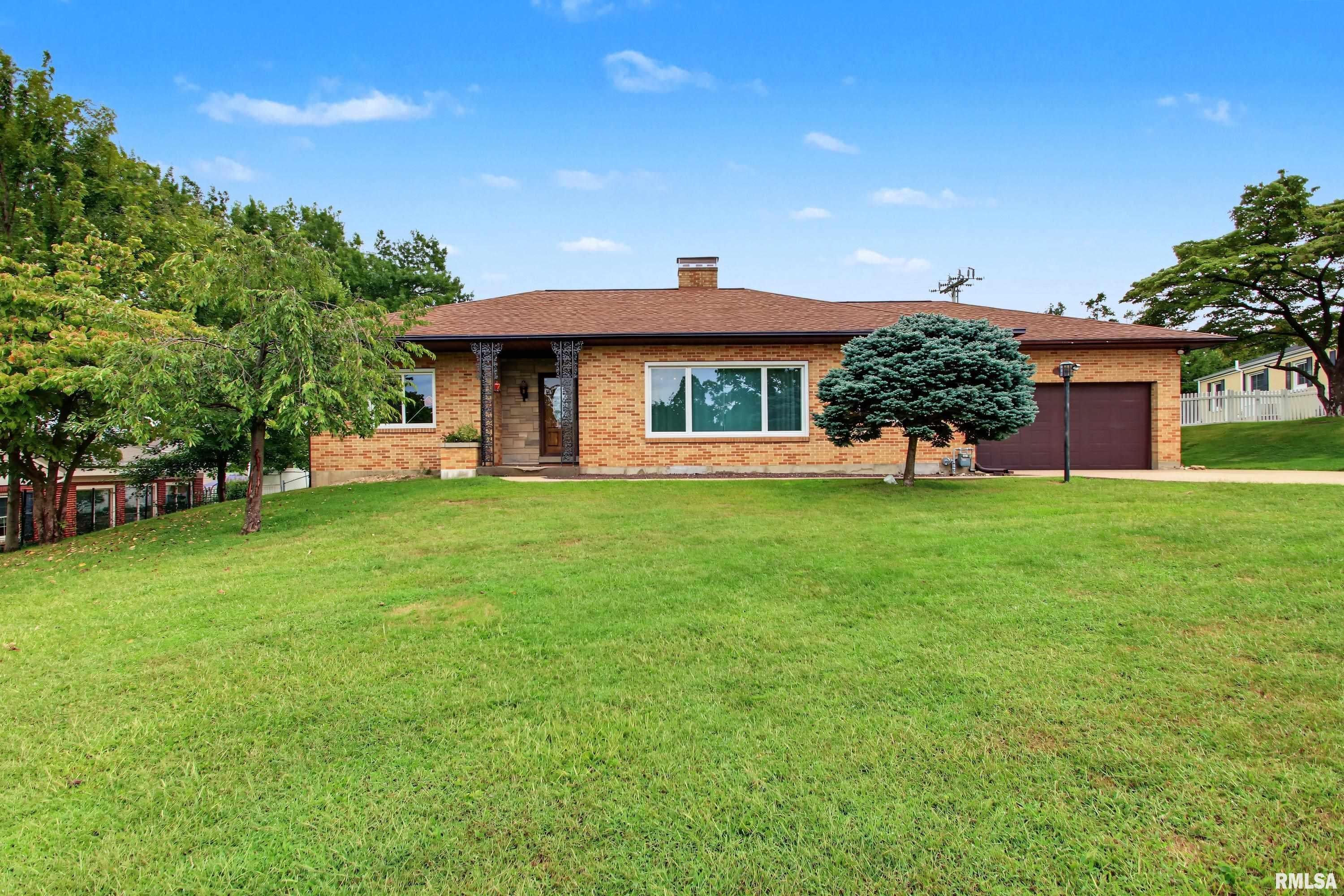 215 Woodlawn Court — photo