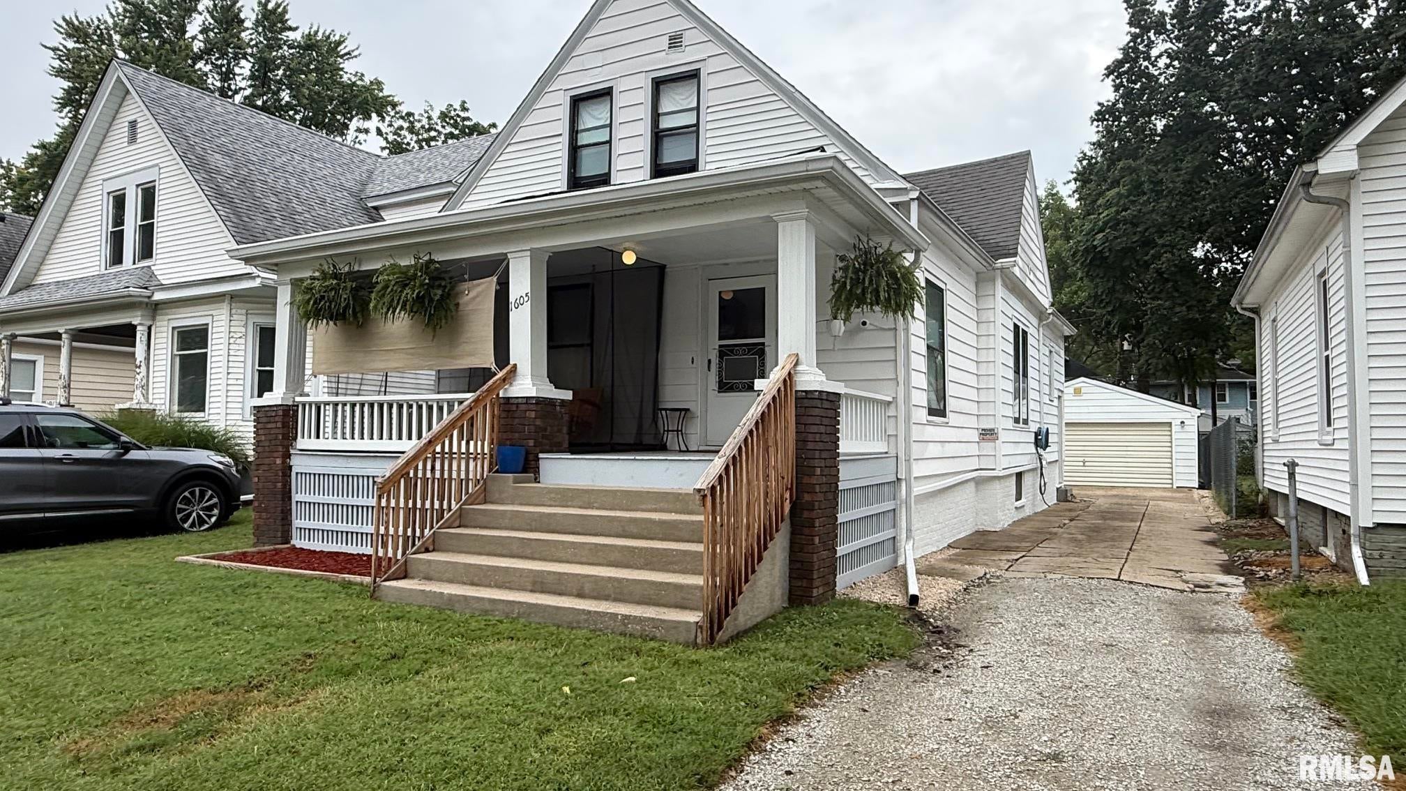 1605 S Pasfield Street — photo