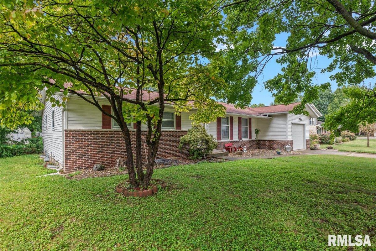602 MAGNOLIA Drive, Rochester, IL 62563 — photo 2
