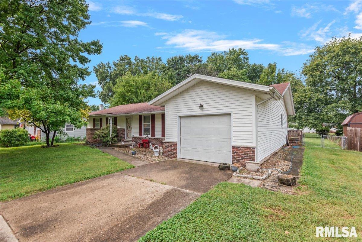 602 MAGNOLIA Drive, Rochester, IL 62563 — photo 3