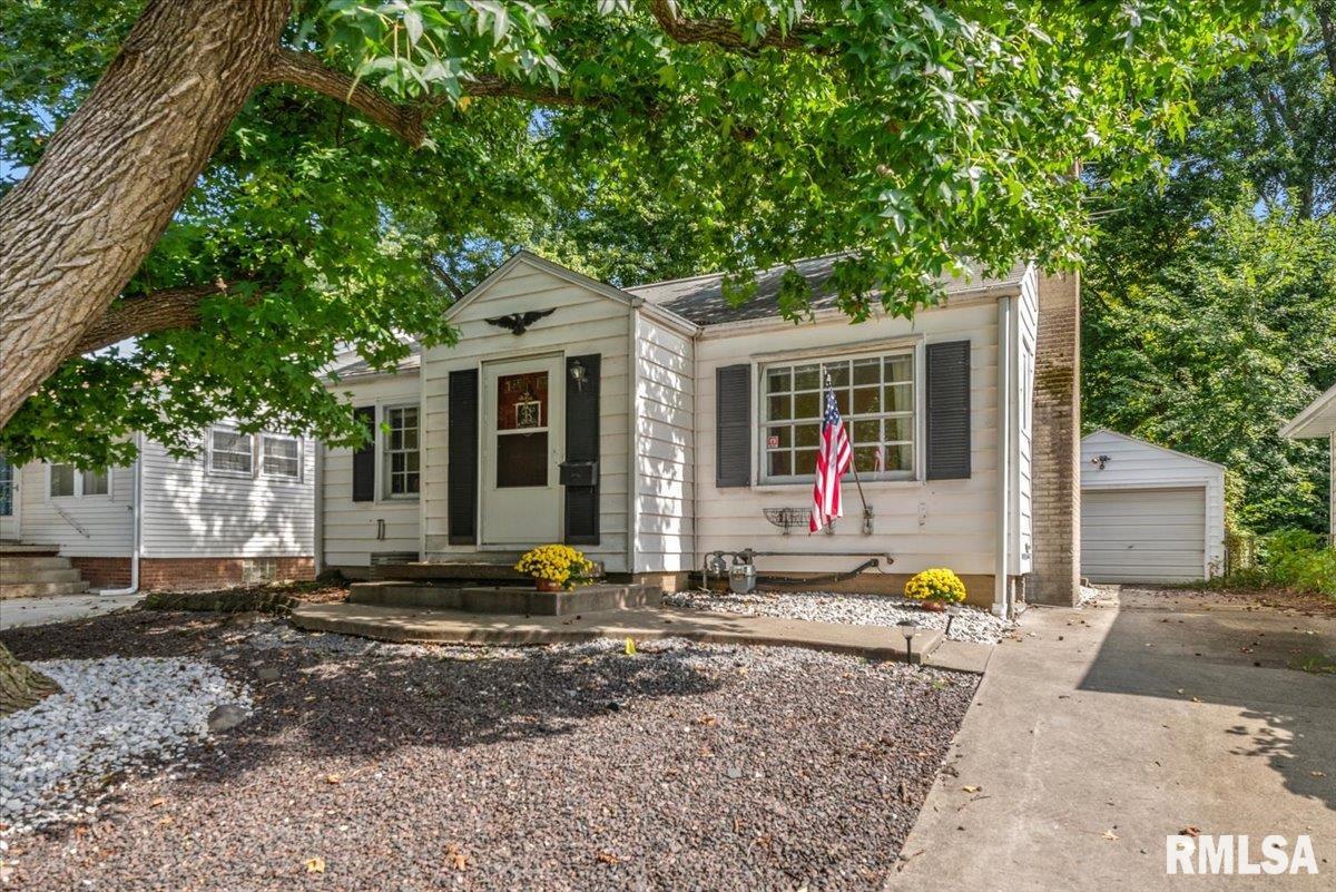200 N Illinois Street — photo