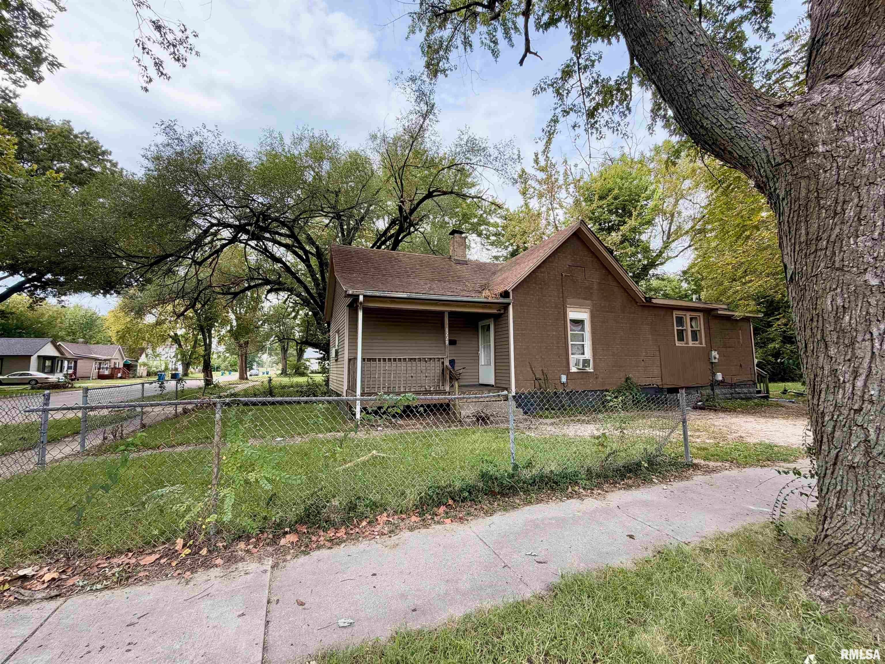 1229 E Brown Street — photo