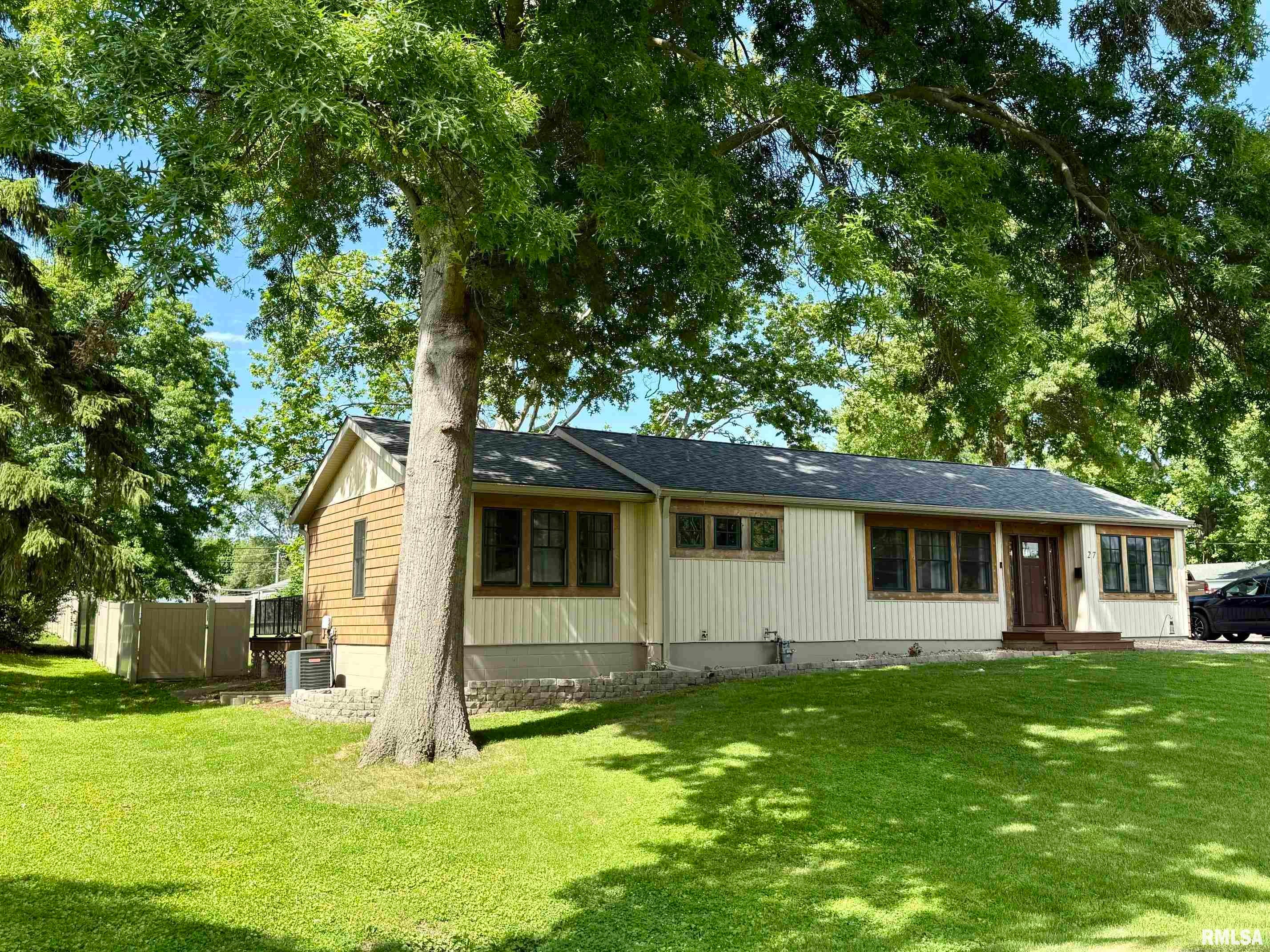 27 CIRCLE Drive, Springfield, IL 62703 — photo 2