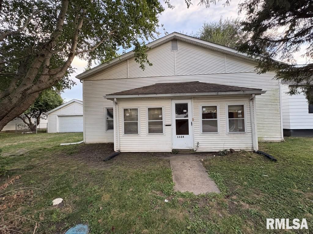 1324 E Black Avenue — photo