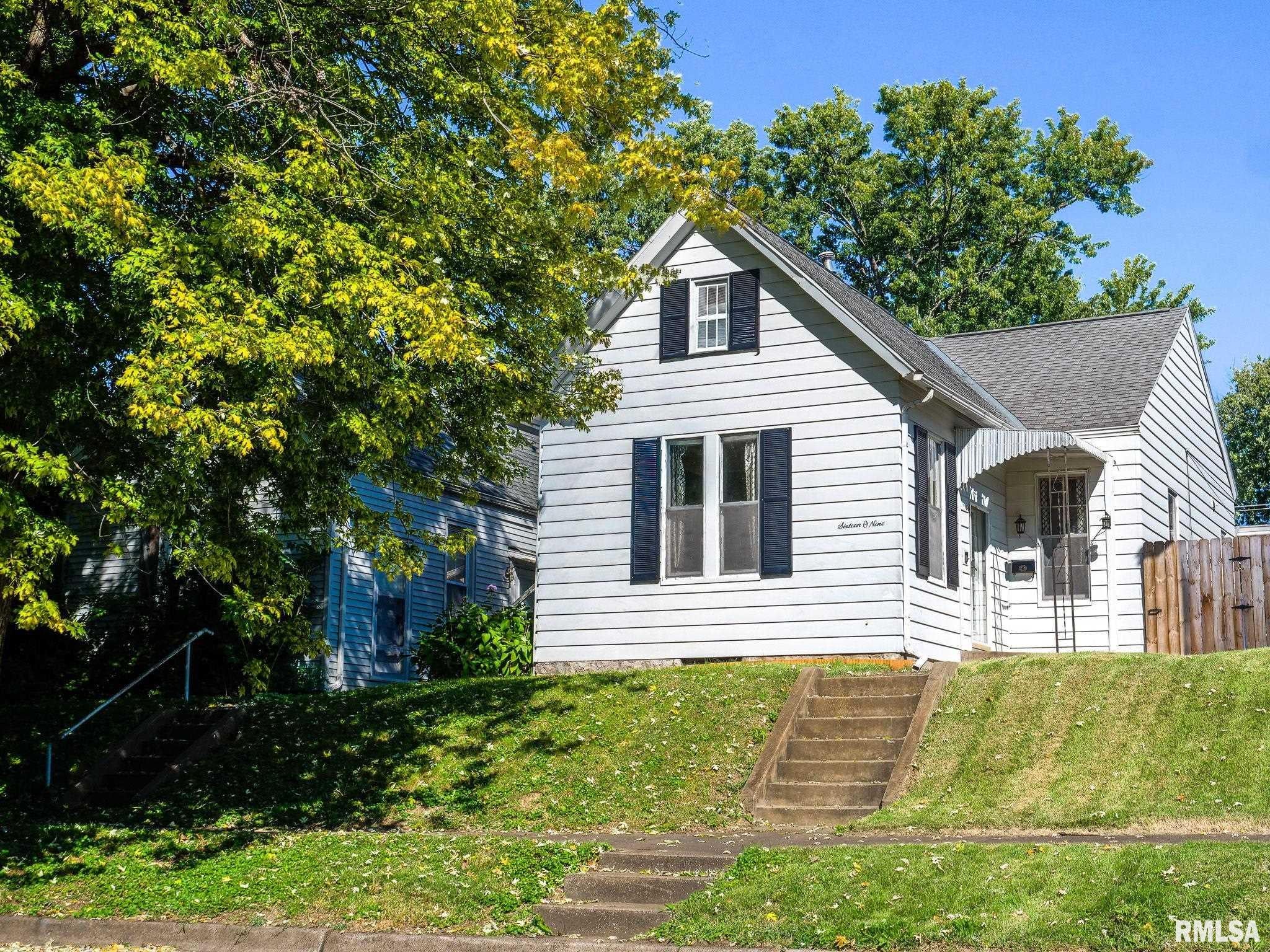 1609 Elm Street — photo
