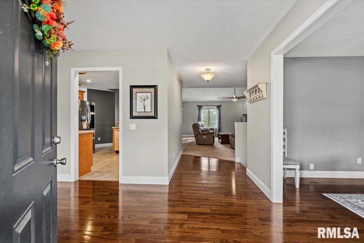 430 TIMBER RIDGE Road, Mechanicsburg, IL 62545 — photo 3