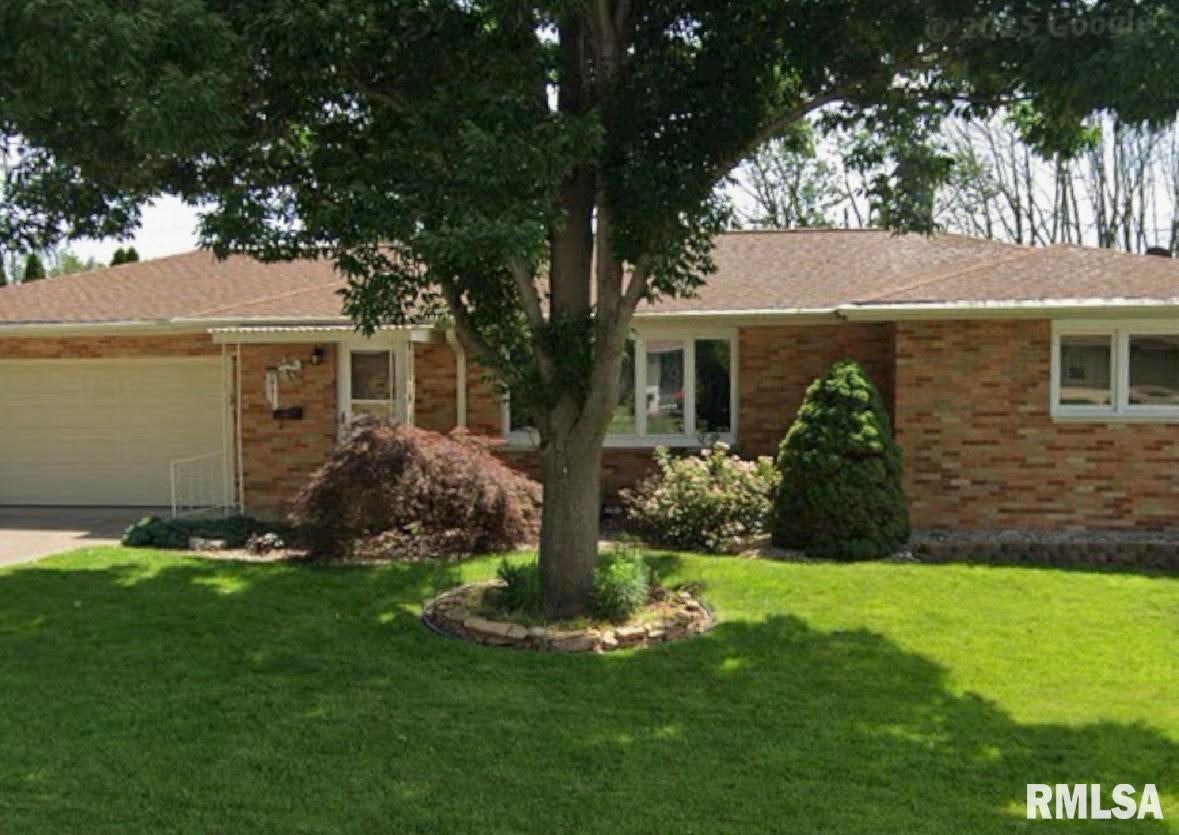 301 Glendale Court — photo