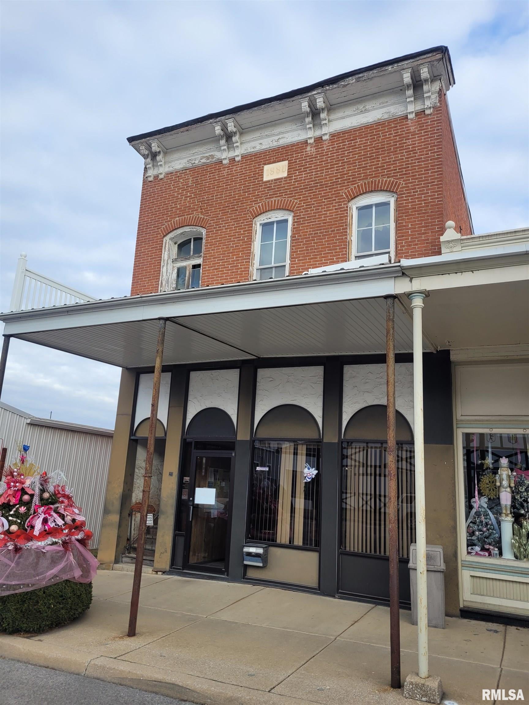 211 W St Louis Street — photo