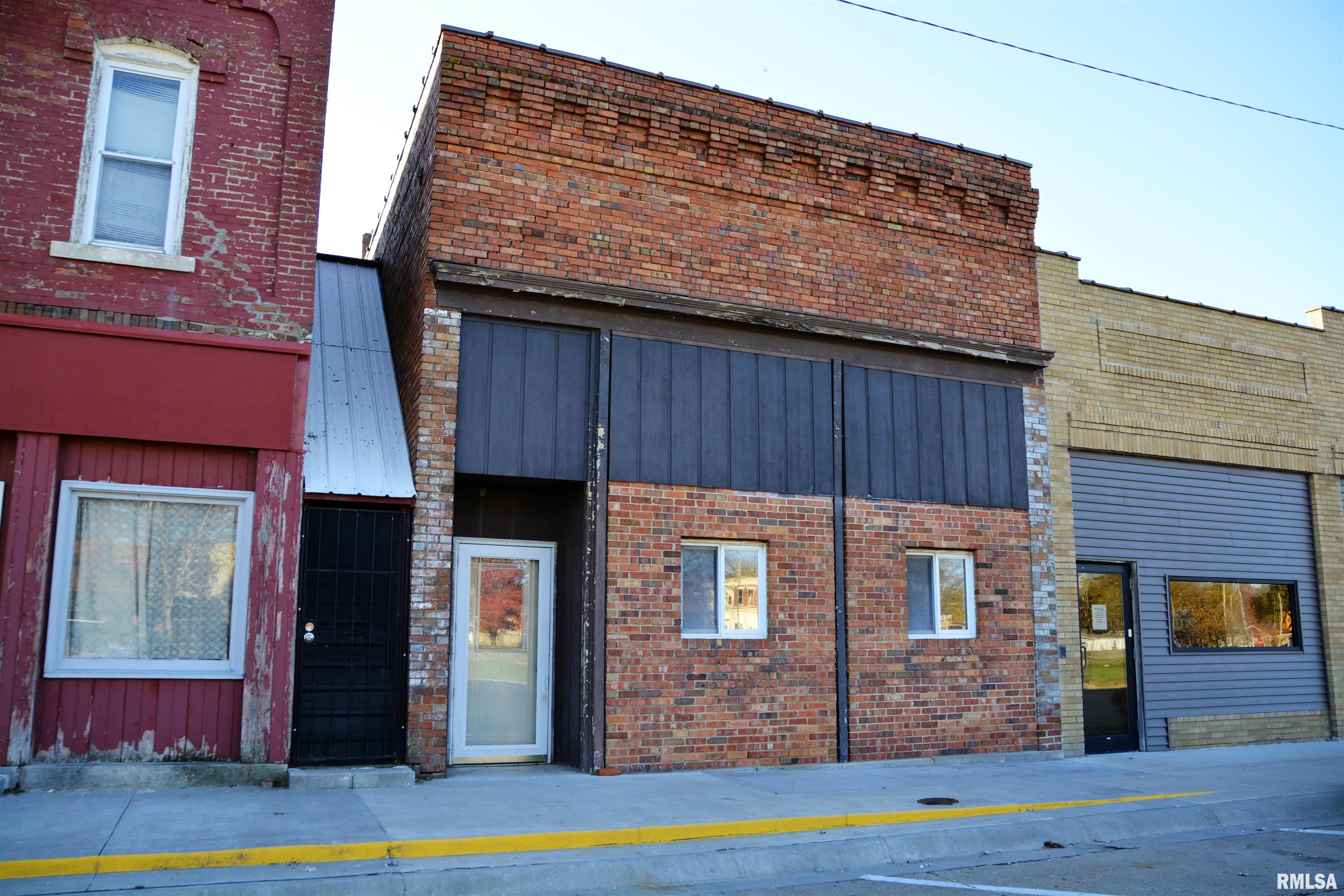 114 E Market Street — photo