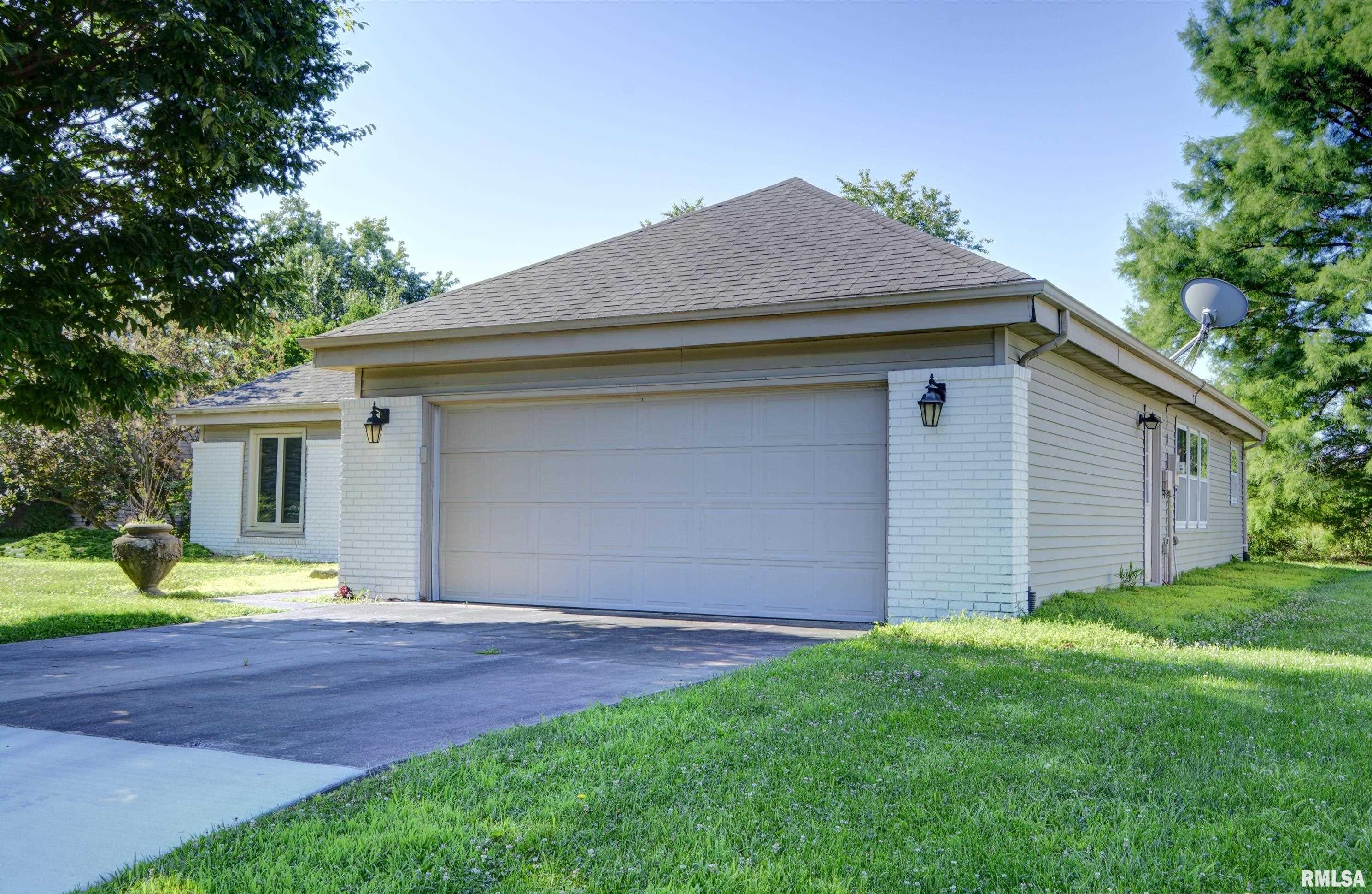 1925 RIVERVIEW Drive, Macomb, IL 61455 — photo 2