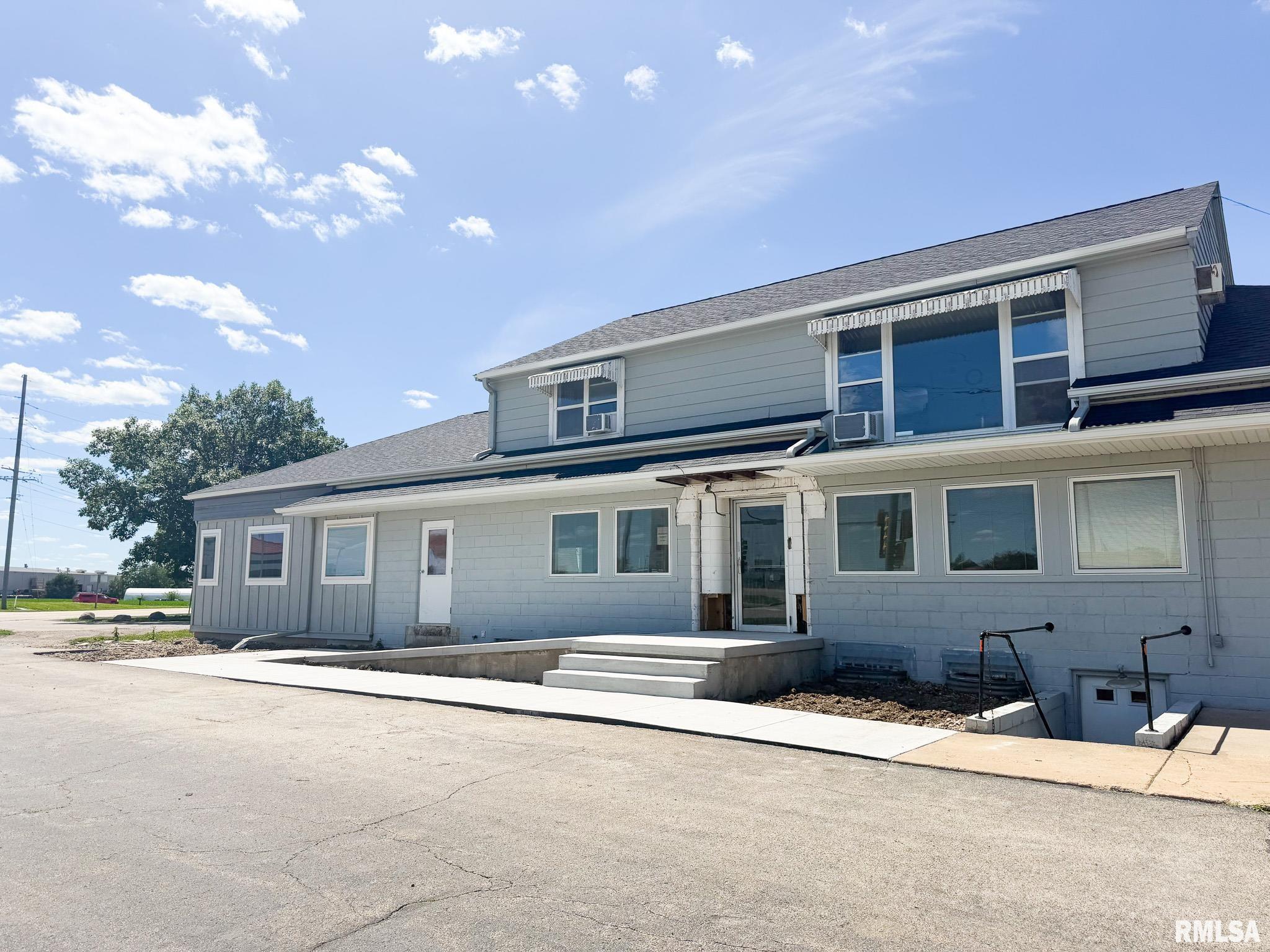 210 E Peoria Street — photo
