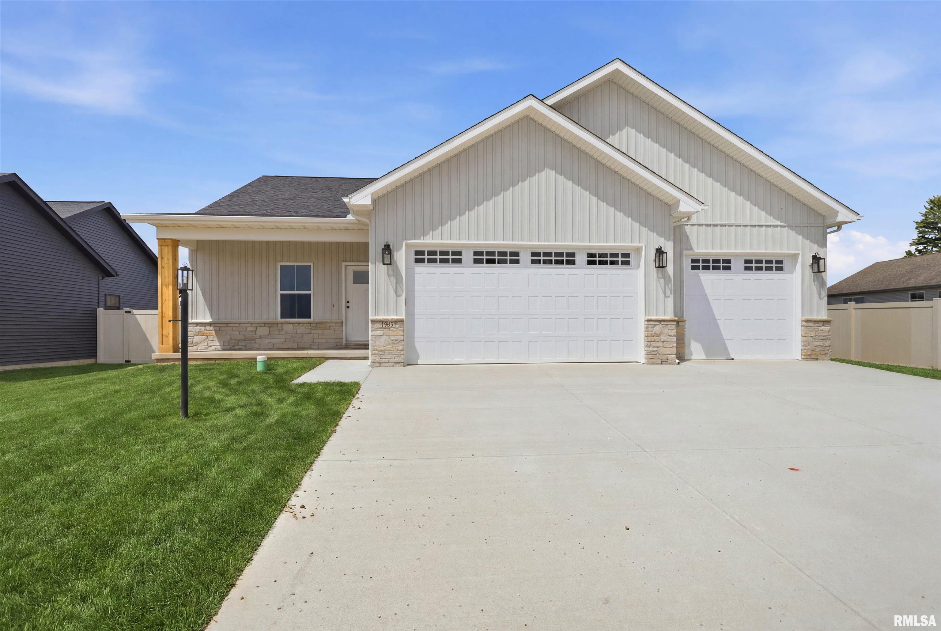 1303 W Hillcrest Drive — photo