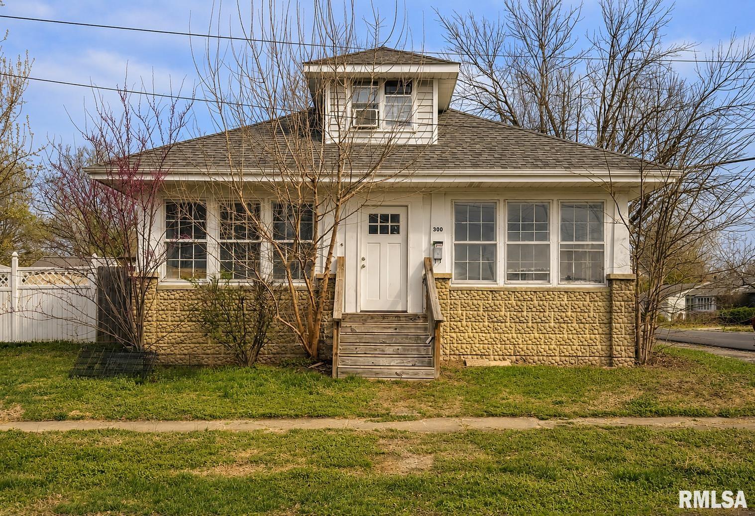 300 W Goodall Street — photo