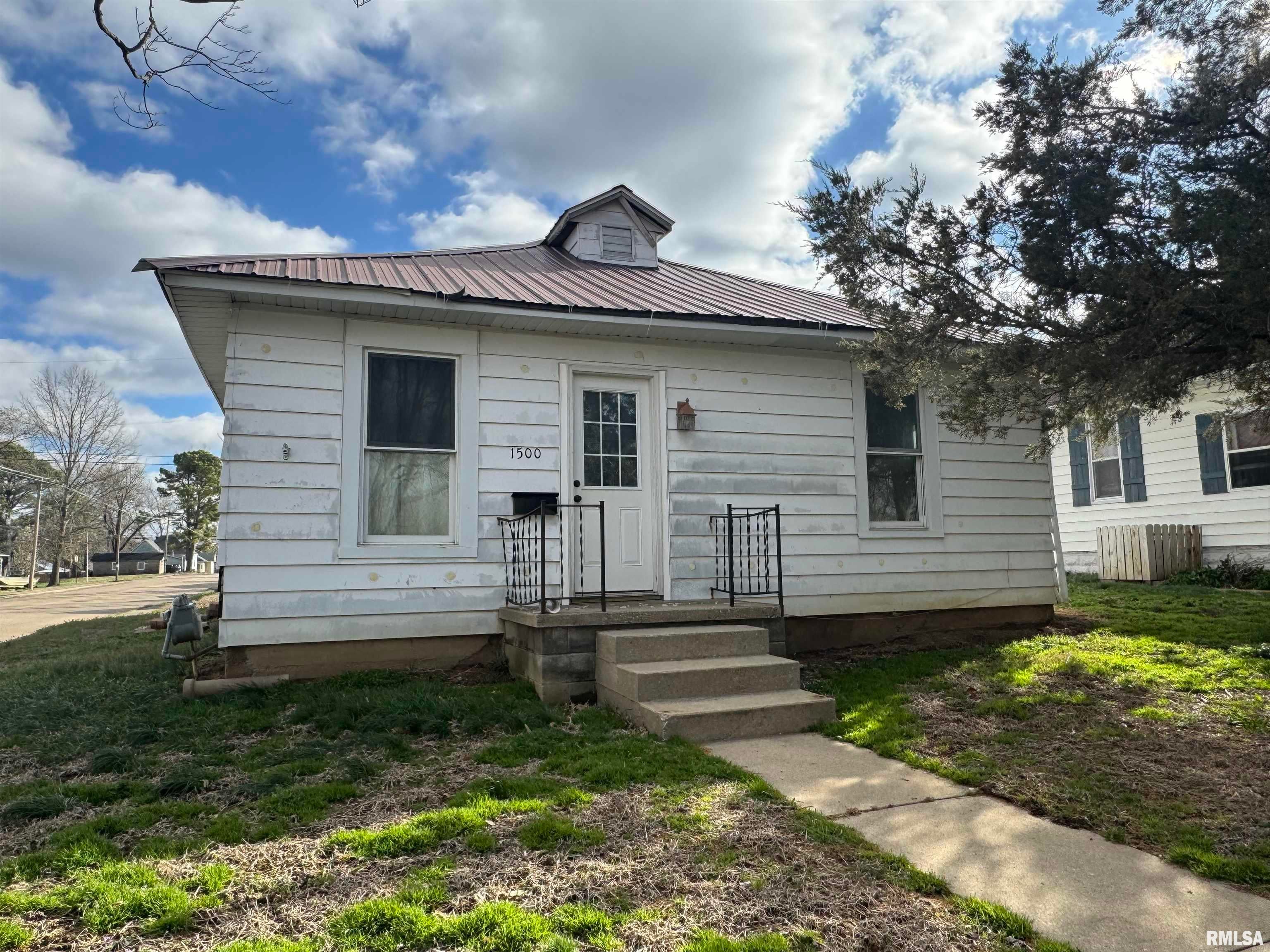 1500 W Tyler Street — photo