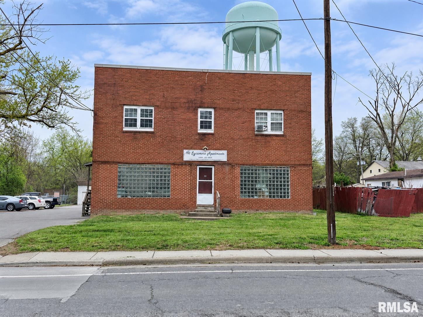 910 W Sycamore Street — photo