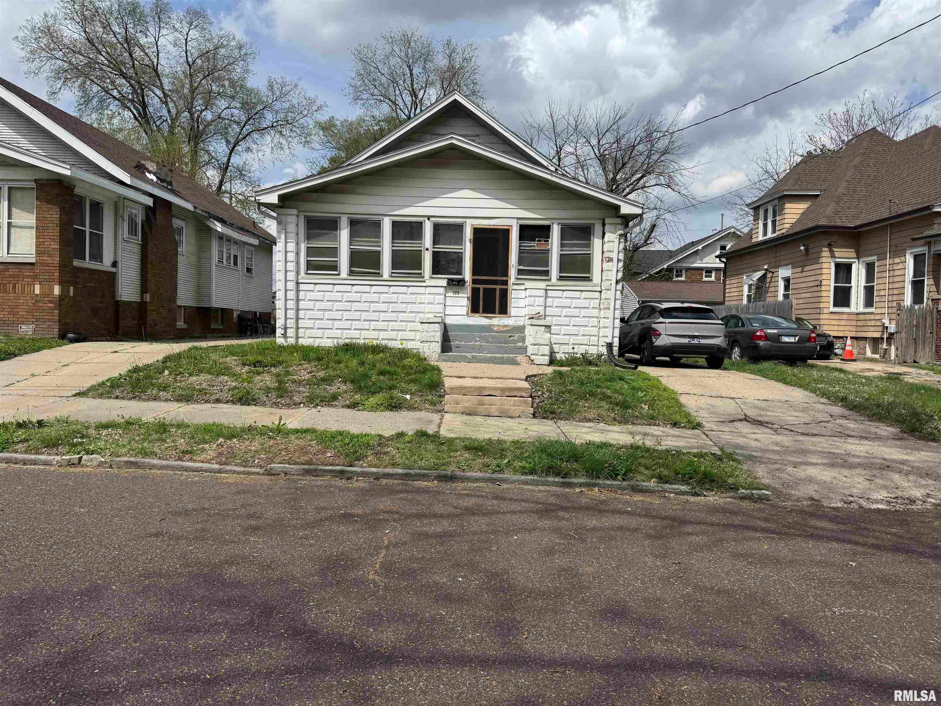 723 E Behrends Avenue — photo