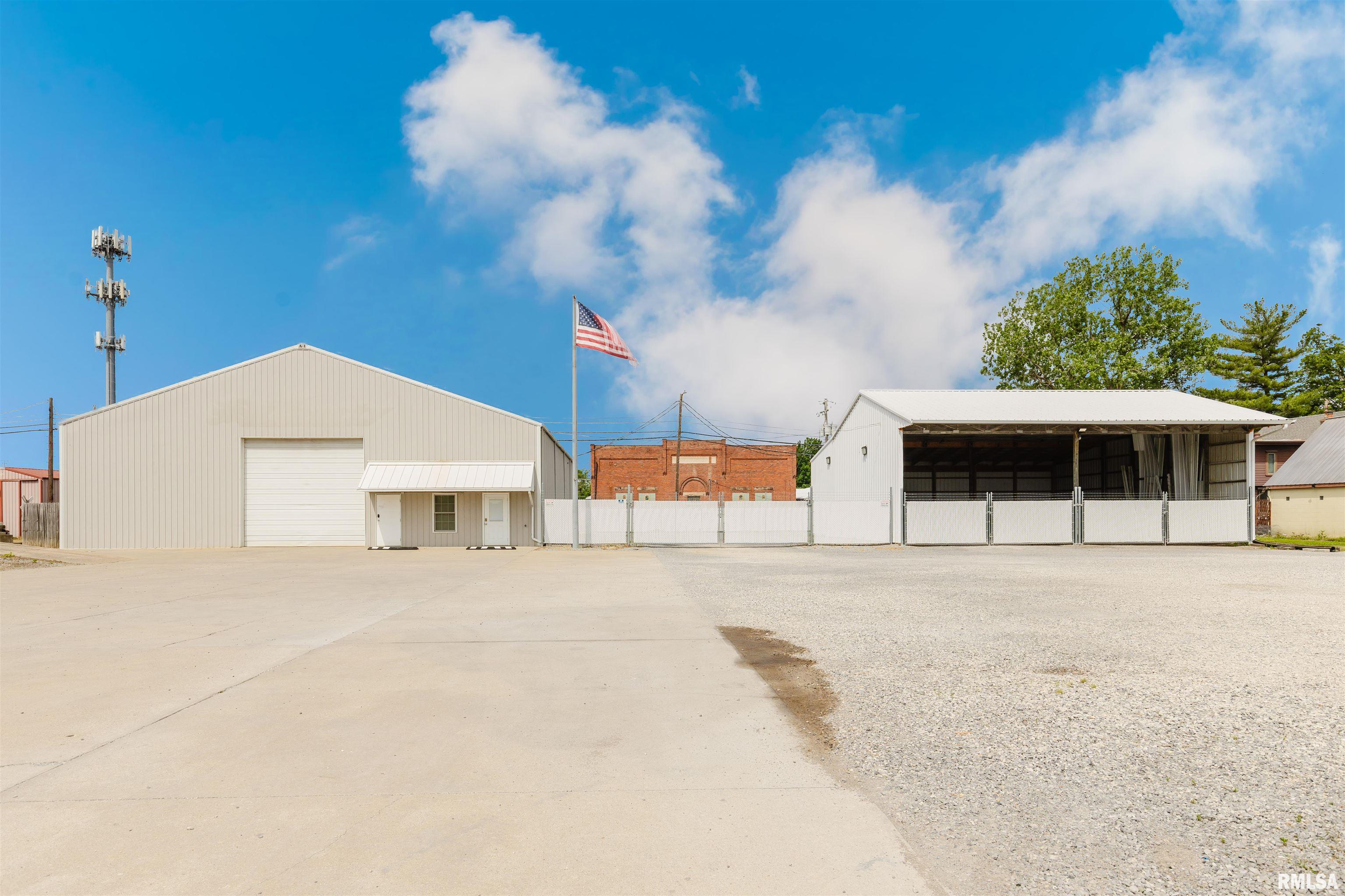 600 N Van Buren Street — photo