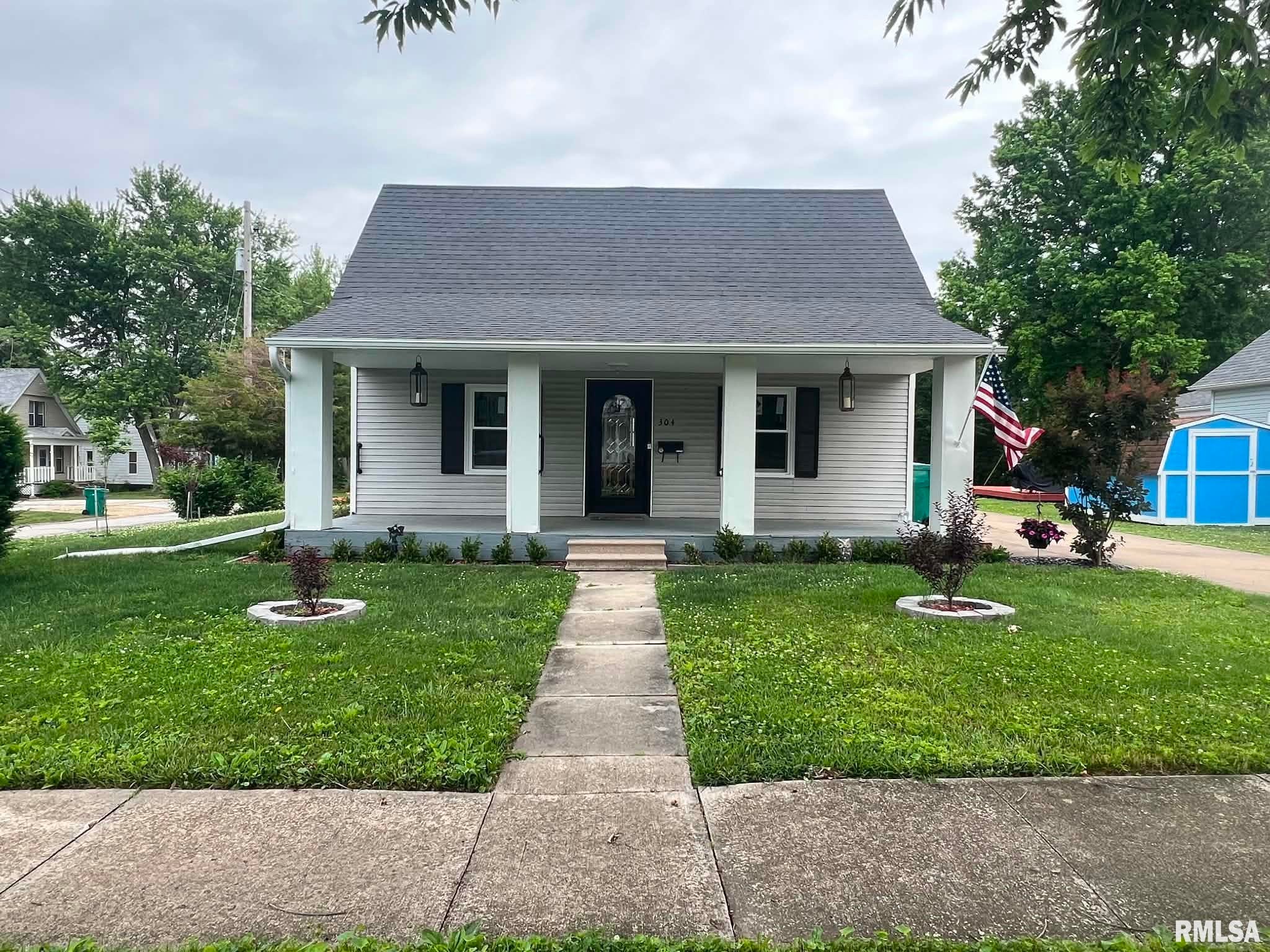304 E Summit Street — photo