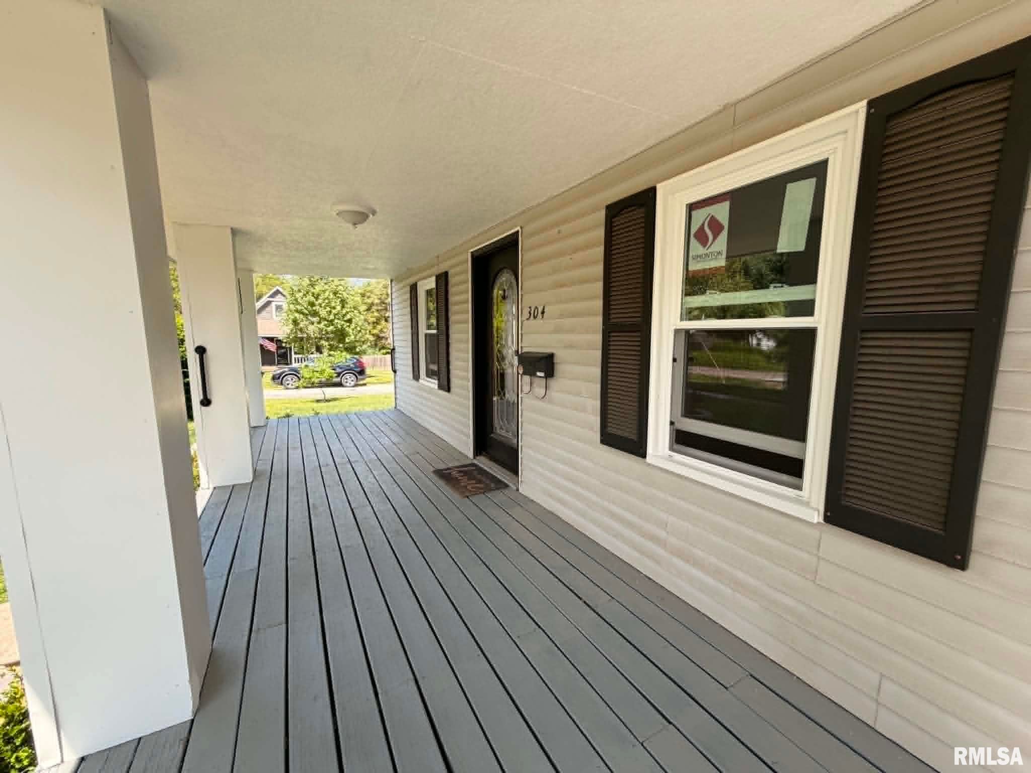 304 E SUMMIT Street, Macomb, IL 61455 — photo 2