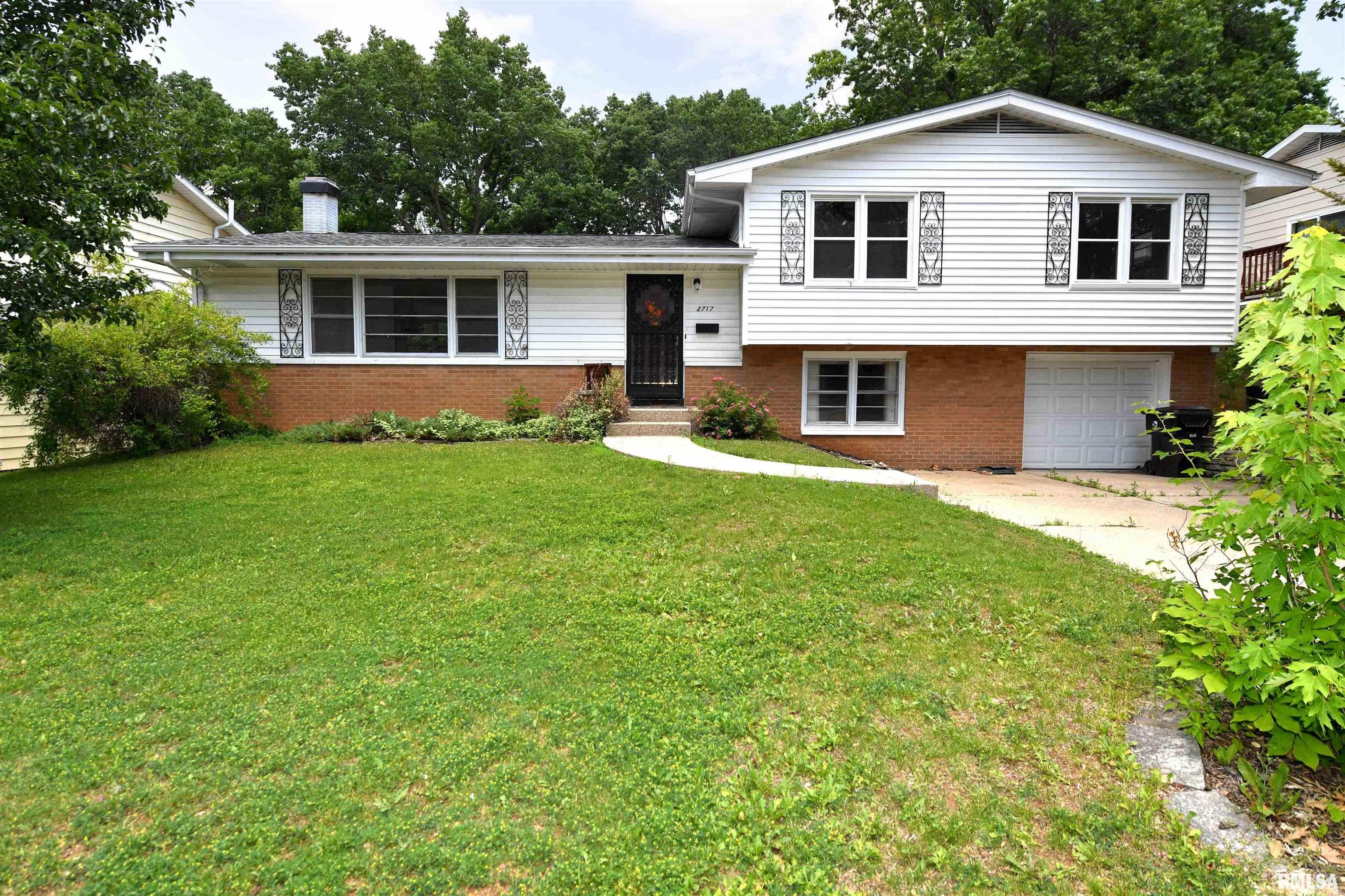2717 W Castle Court — photo