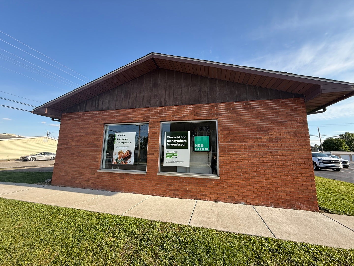 400 W Main Street — photo