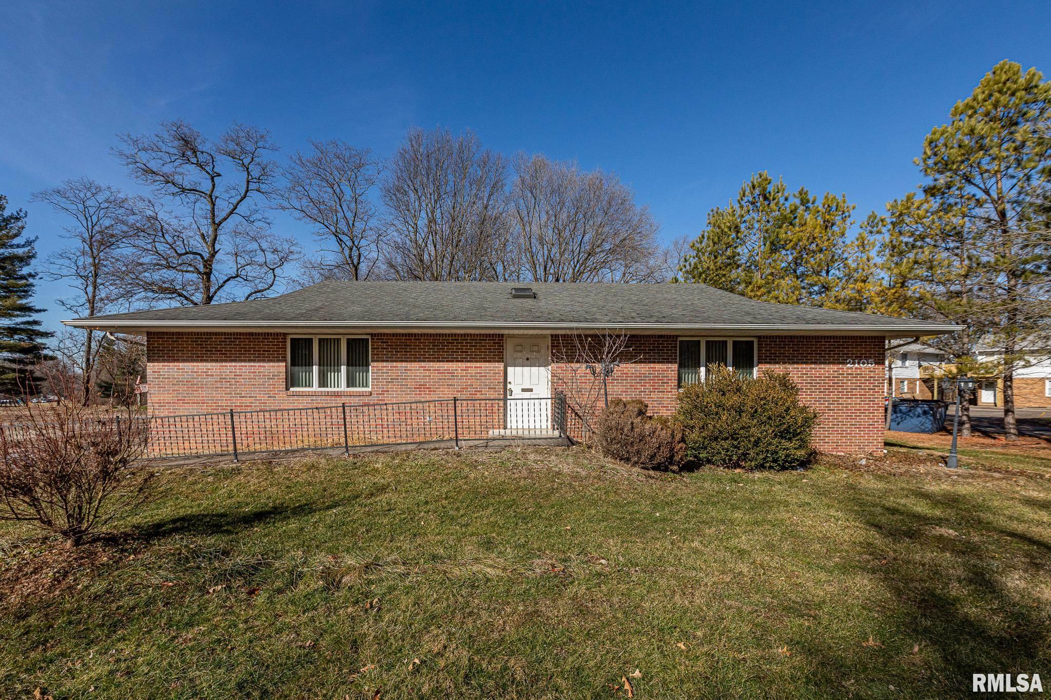 2105 N Parkway Drive — photo