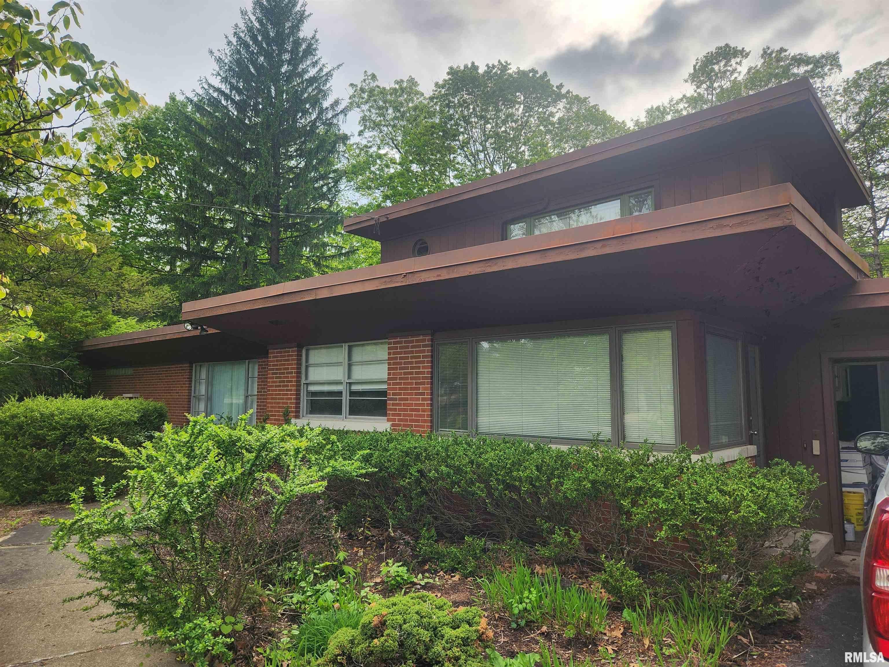 151 W Detweiller Drive — photo
