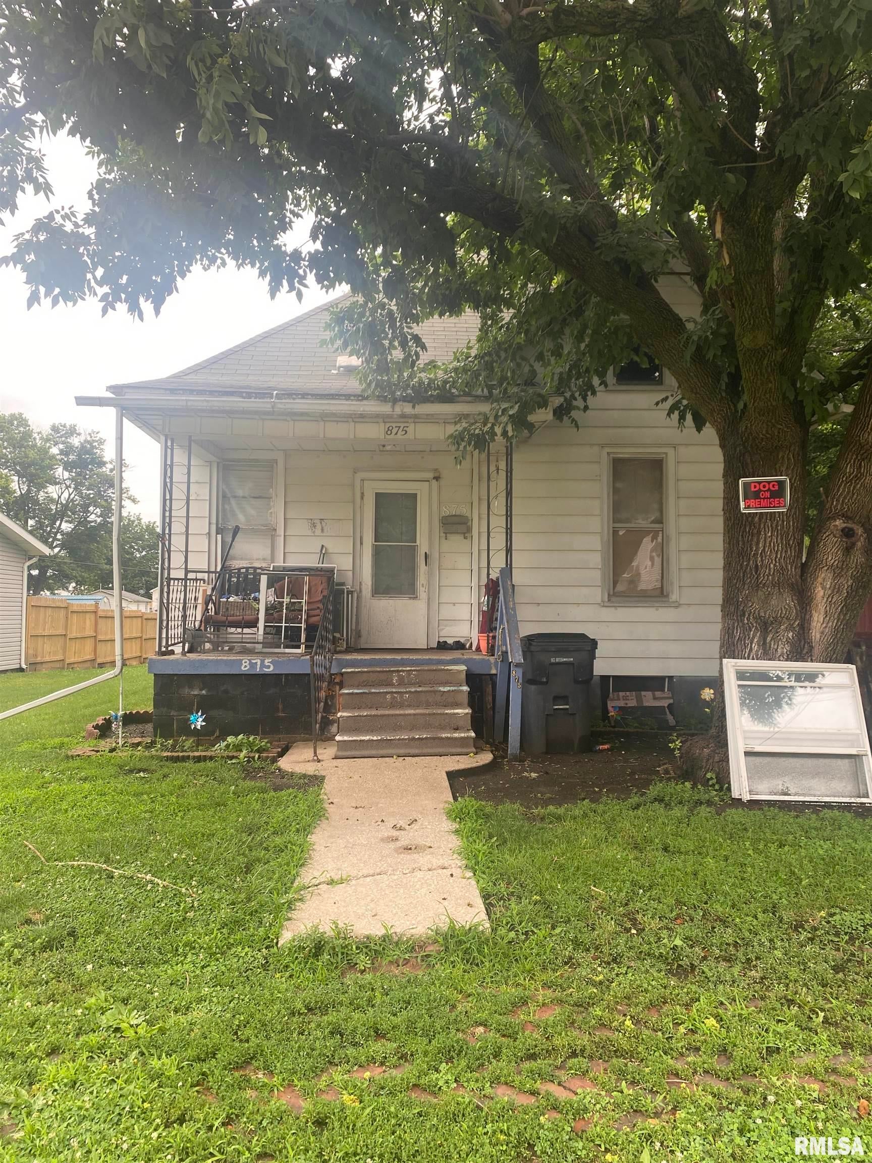 875 E Elm Street — photo
