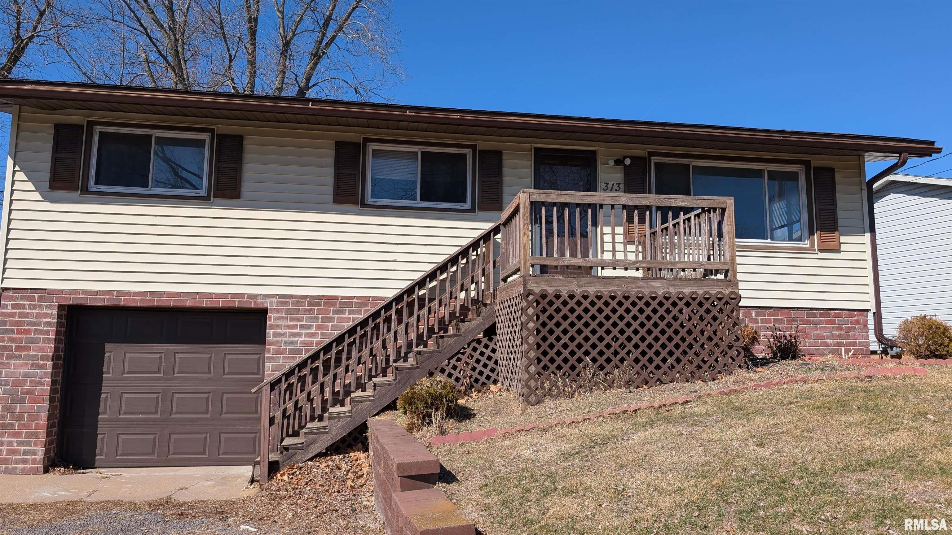 313 Hawthorne Circle — photo