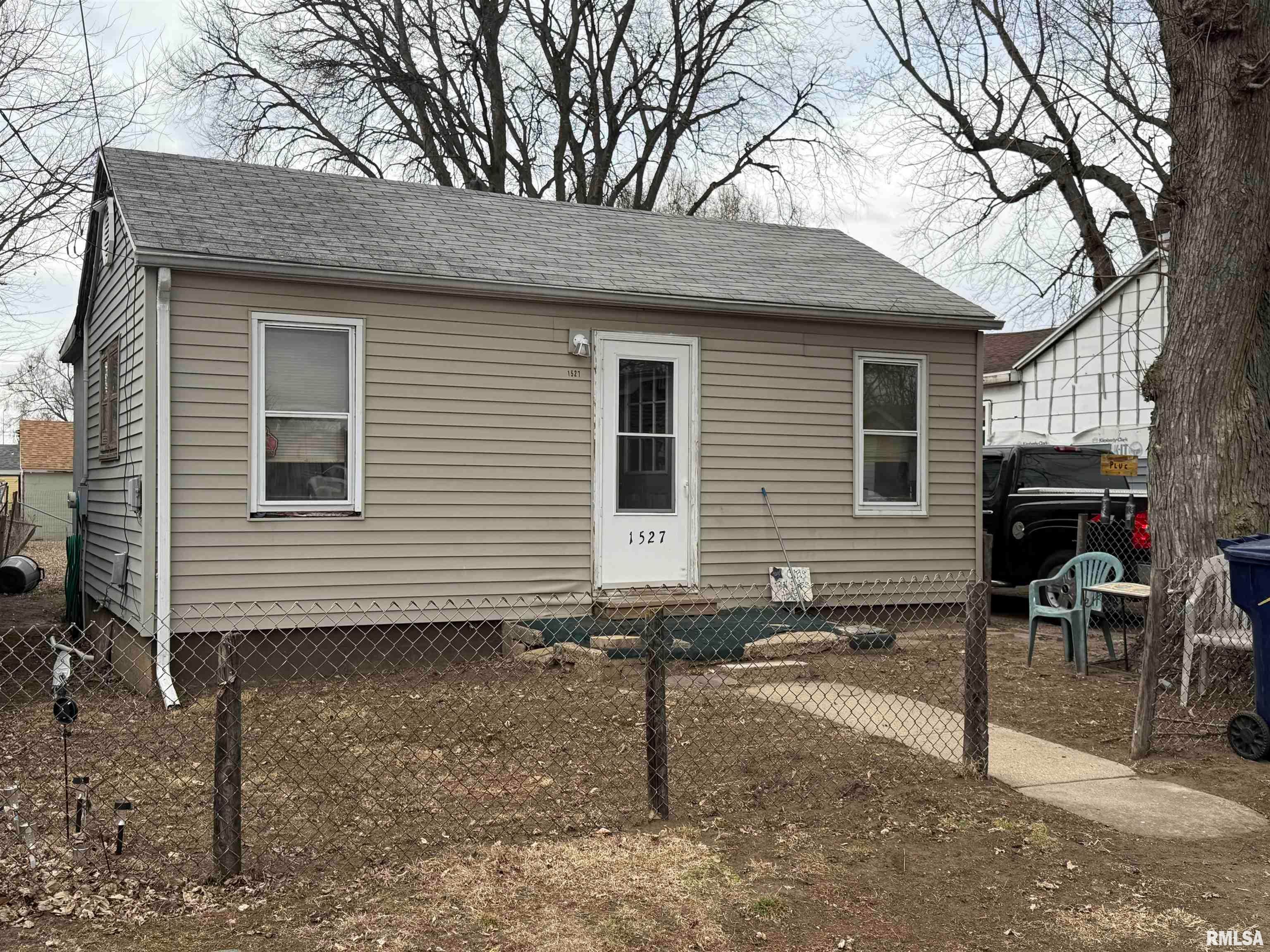 1527 Martin Drive — photo