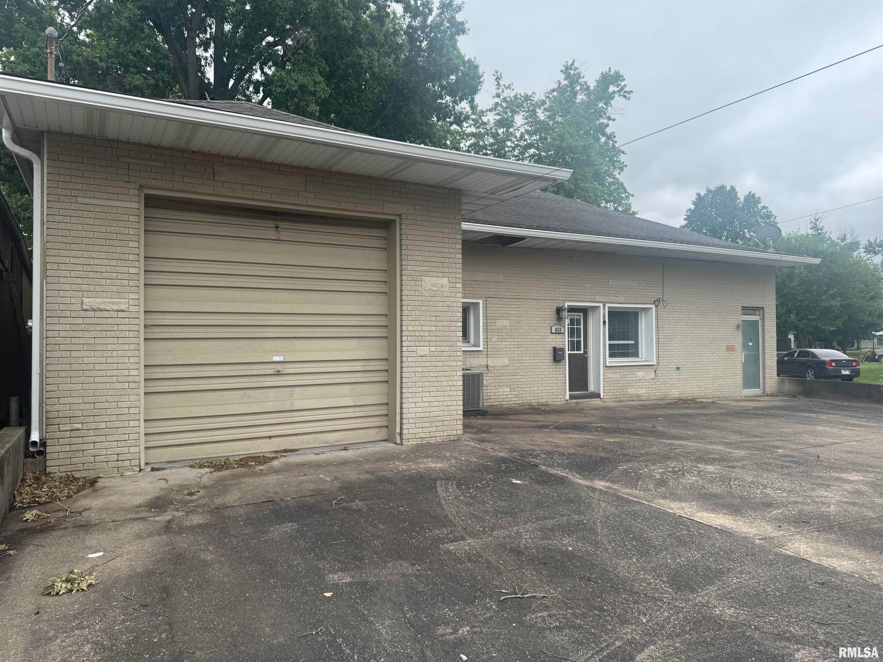 803 W Hendrickson Street — photo