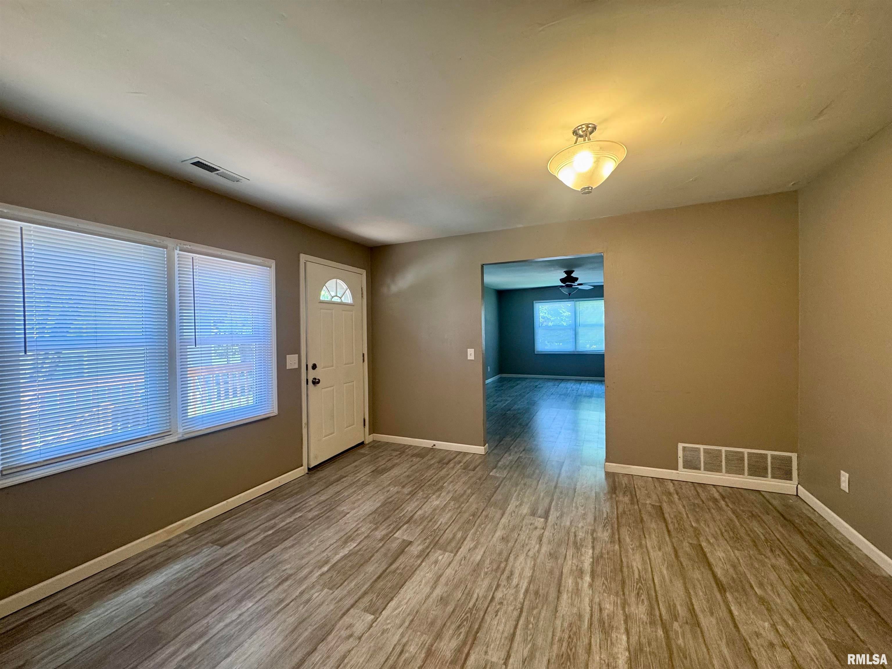403 E Murray Street, Macomb, IL 61455 — photo 2
