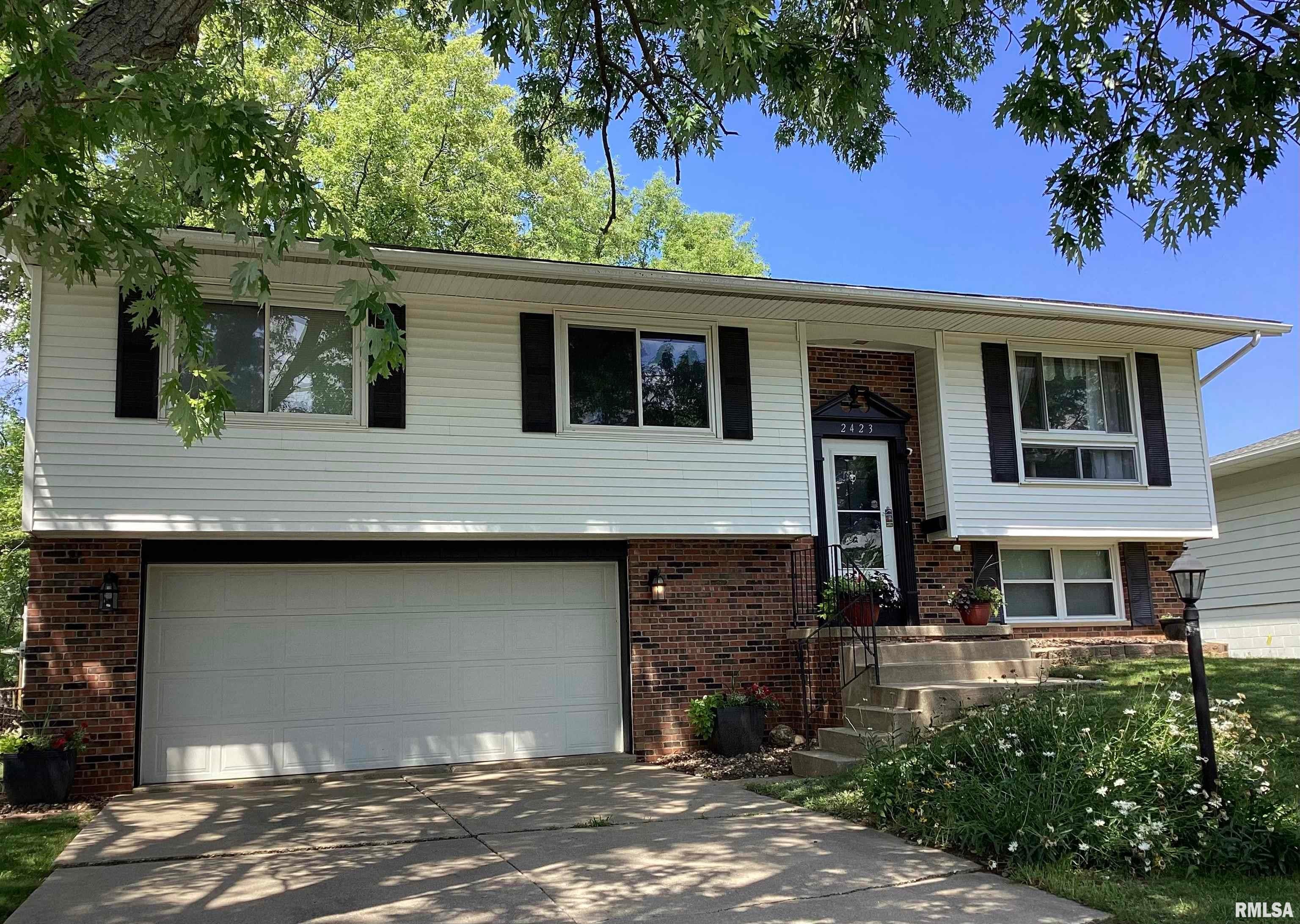 2423 Pintura Court — photo