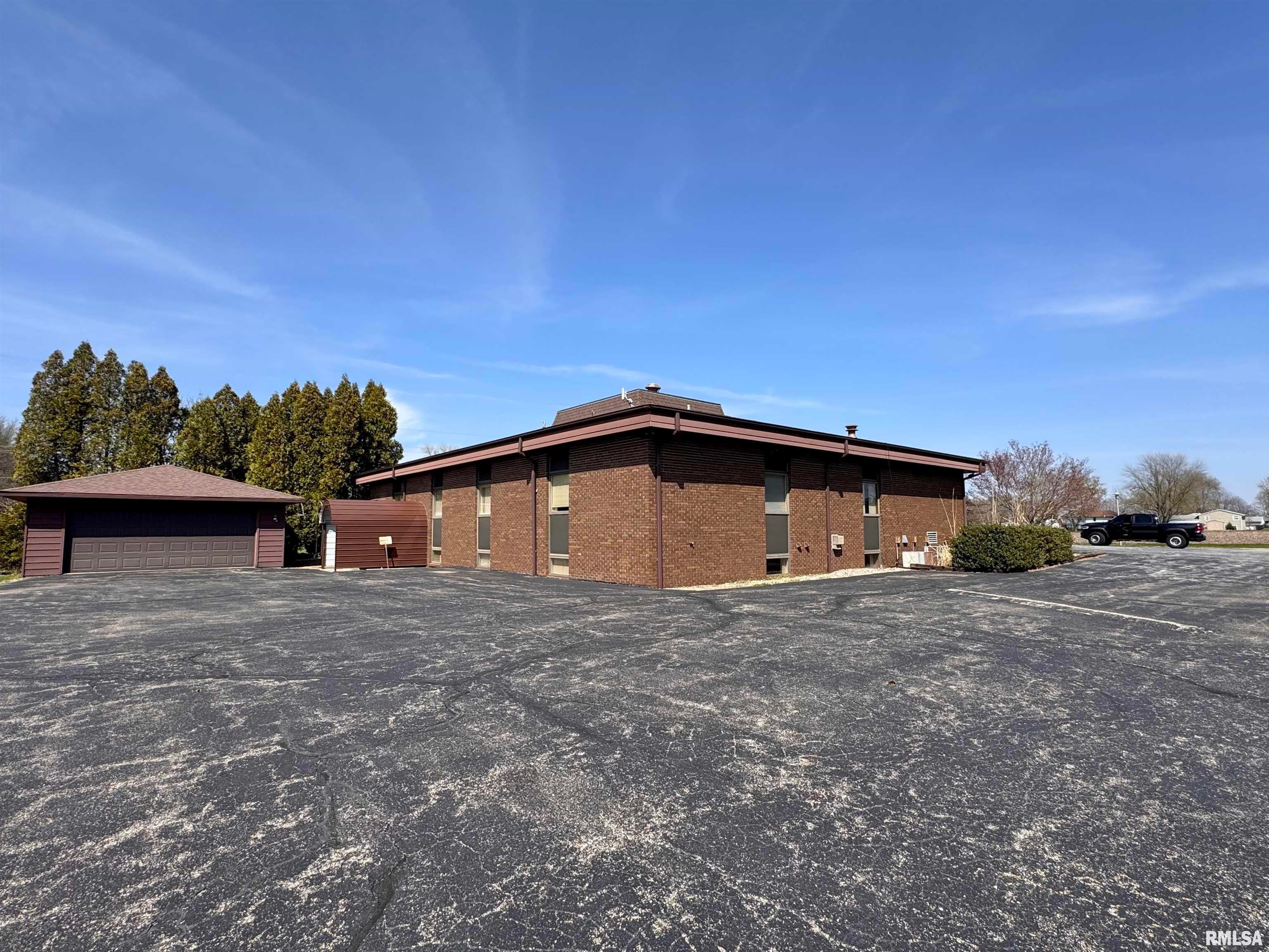 909 E GRANT Street, Macomb, IL 61455 — photo 3